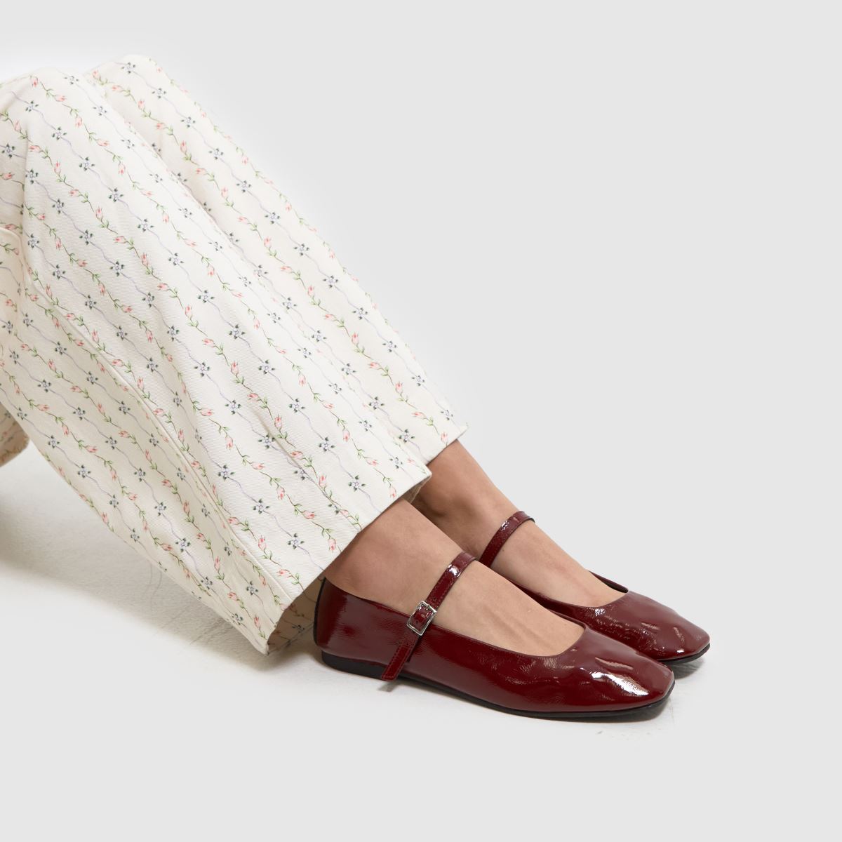Schuh – Layna – Röda ballerinaskor i läder med platta platta skor