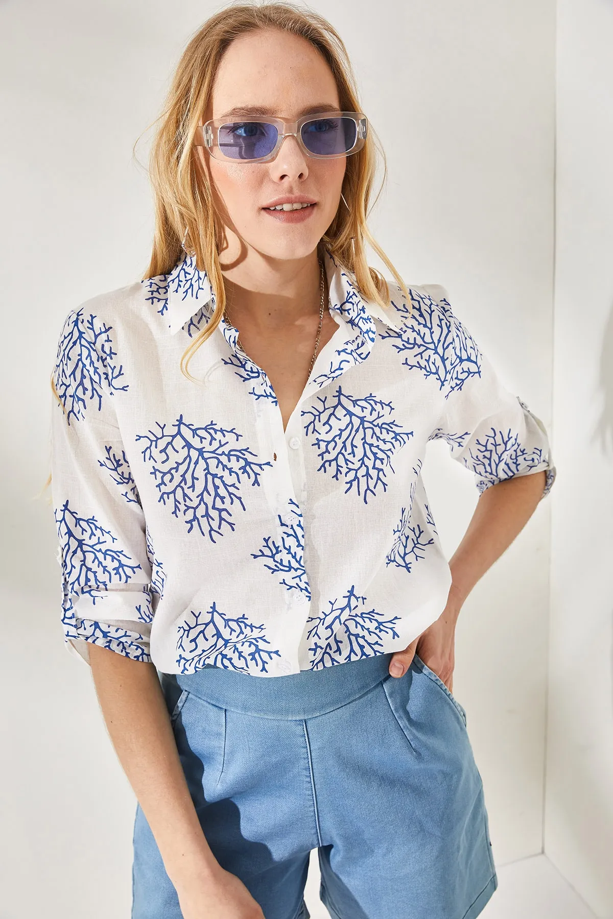 Olalook  Damen Leinenhemd mit gefalteten Ärmeln in Strauchblau GML-19000825