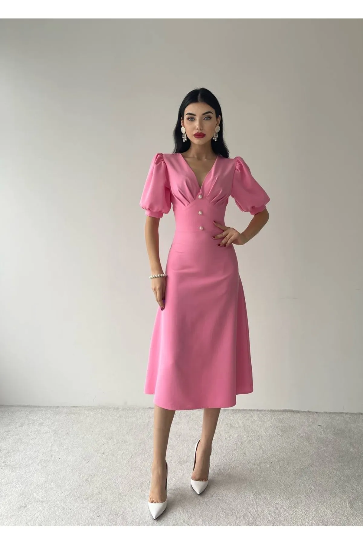 SONREİR  KLEID IN MIDI-LÄNGE MIT BALLONÄRMELN, KNOPFDETAILS VORNE