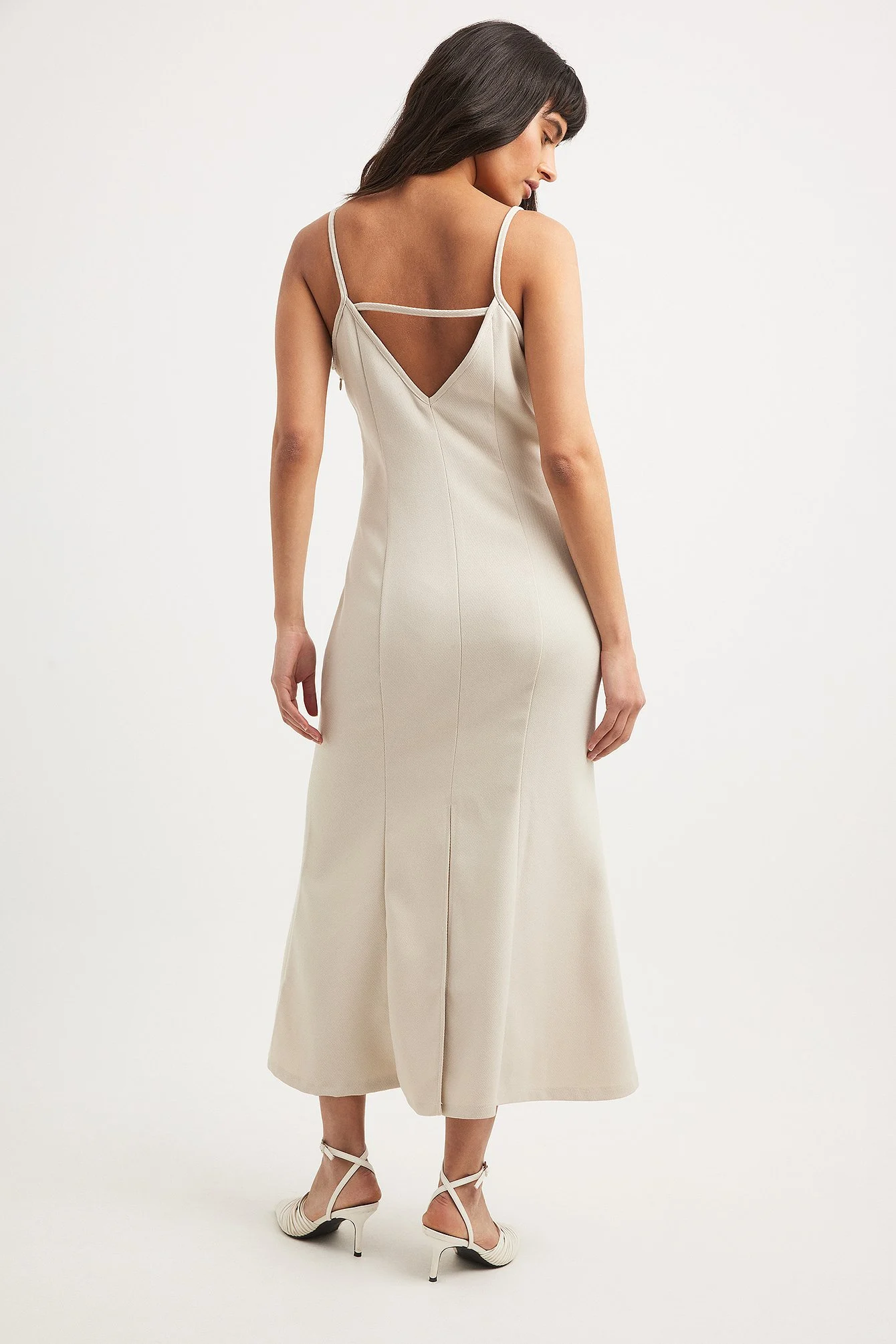 Midikleid mit tiefem Rückenausschnitt und Schnürung