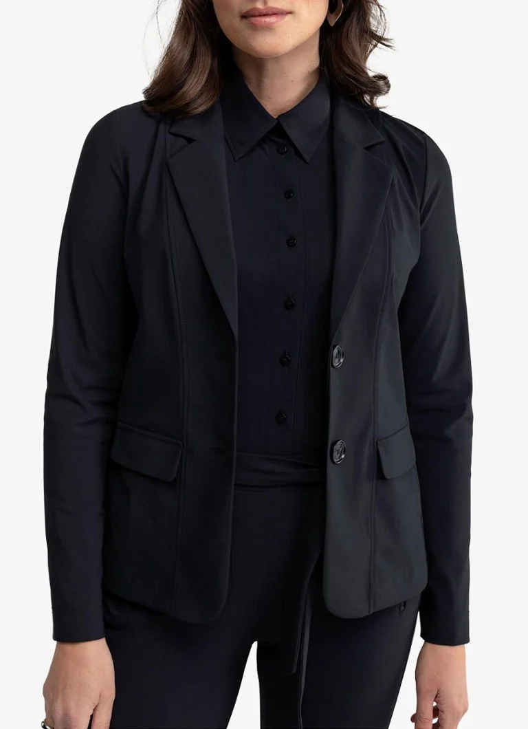 Jachetă elegantă cu buzunare cu clapă de la Studio Anneloes.