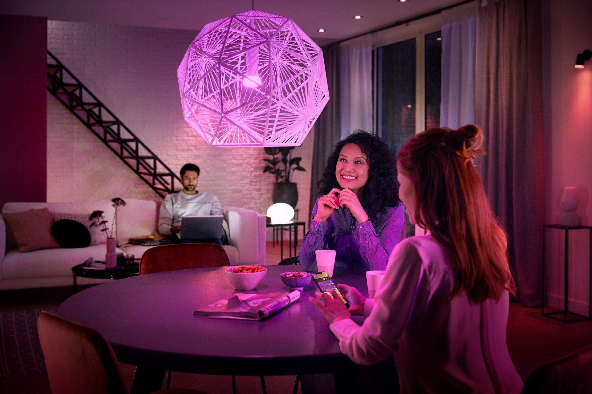 Philips Hue LED-Leuchtmittel White & Col. Amb. E27 Doppelpack 2x800lm 75W, E27, 1 St., Farbwechsler, Warmweiß