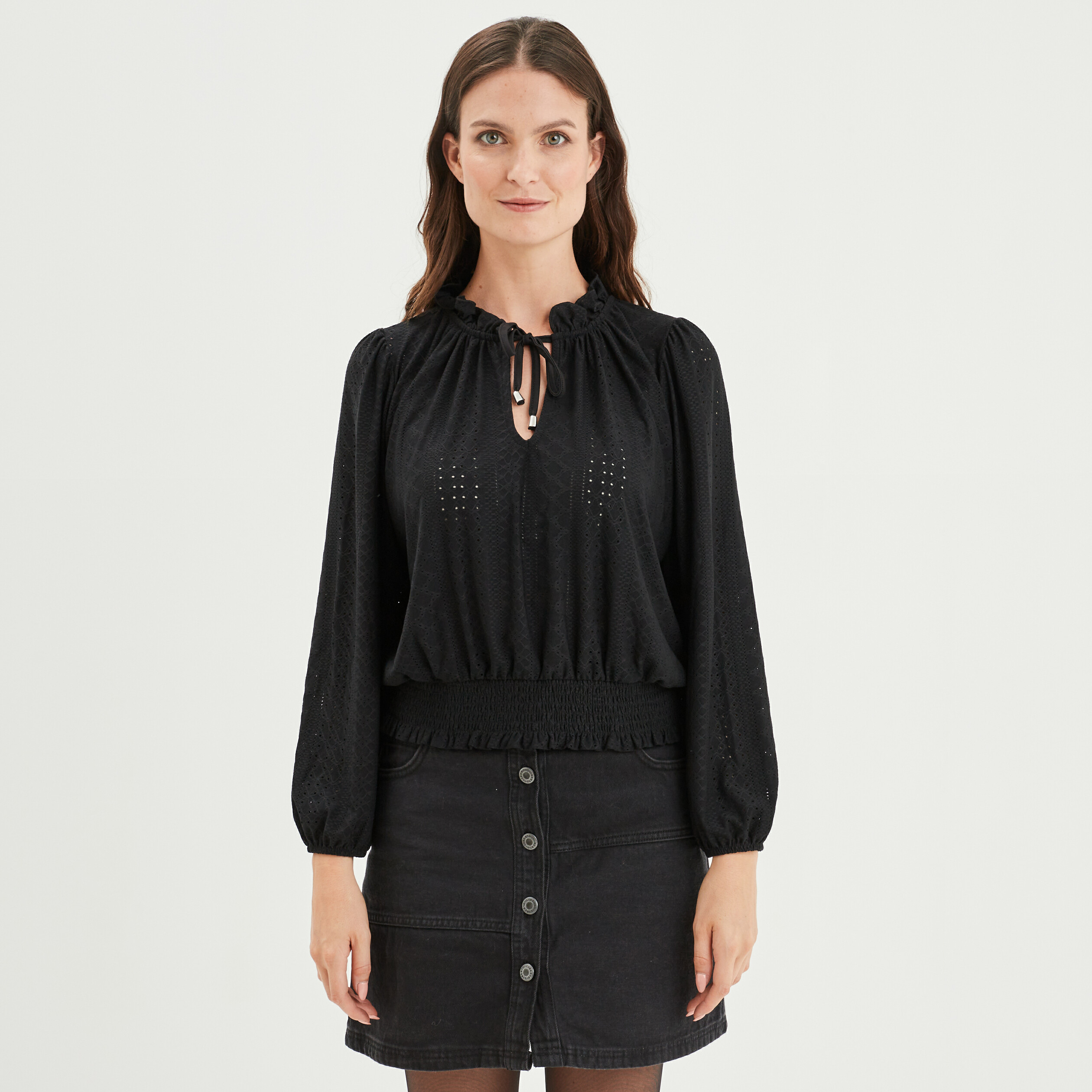 T-shirt dentelle taille smockée Liberto noir femme | La Halle