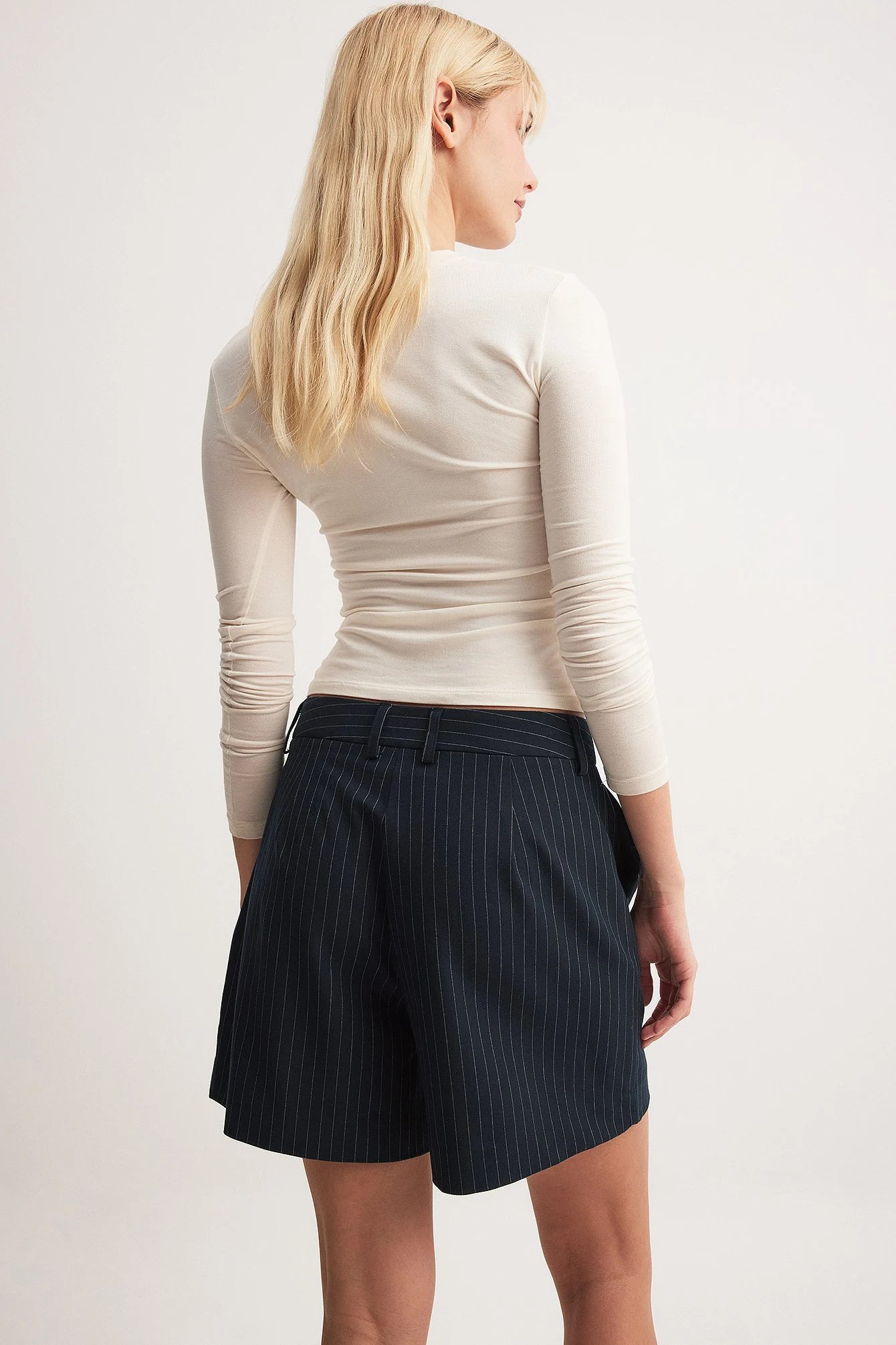 Maßgeschneiderte Shorts mit Nadelstreifen