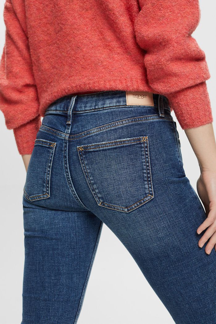 Recycled: schmale Stretchjeans mit hohem Bund