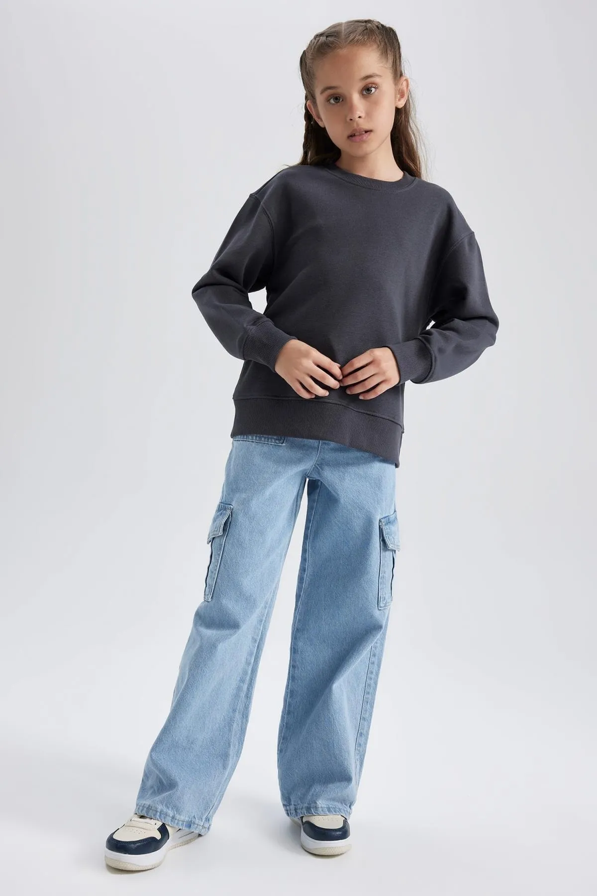 DeFacto  Anthrazitfarbenes Schul-Sweatshirt mit Rundhalsausschnitt für Mädchen