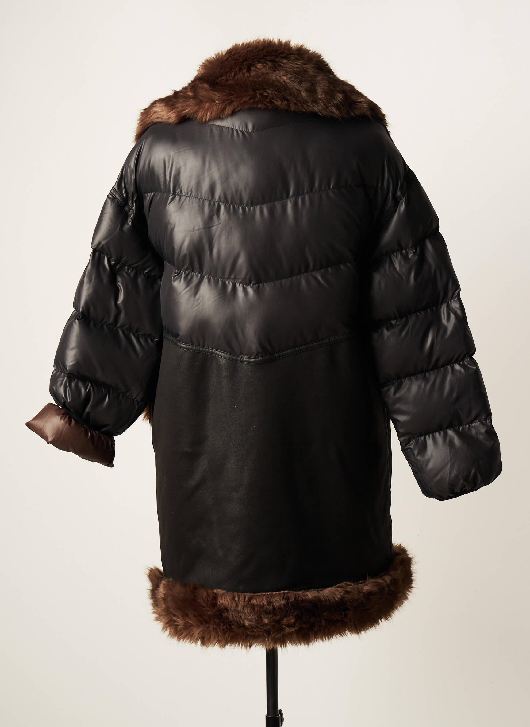 Urbancode Doudounes Femme couleur noir