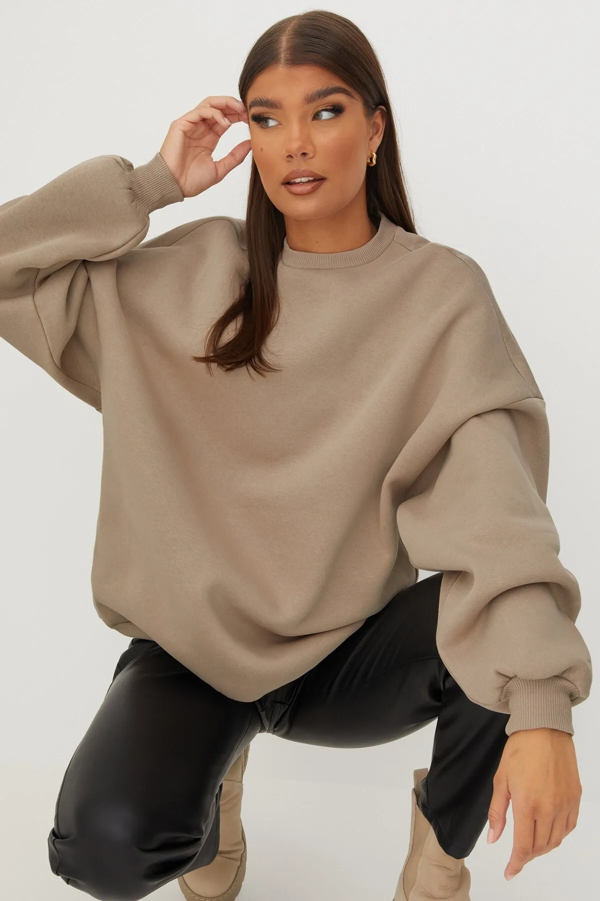 Madmext  Beigefarbenes Basic-Sweatshirt mit Rundhalsausschnitt Mg1559