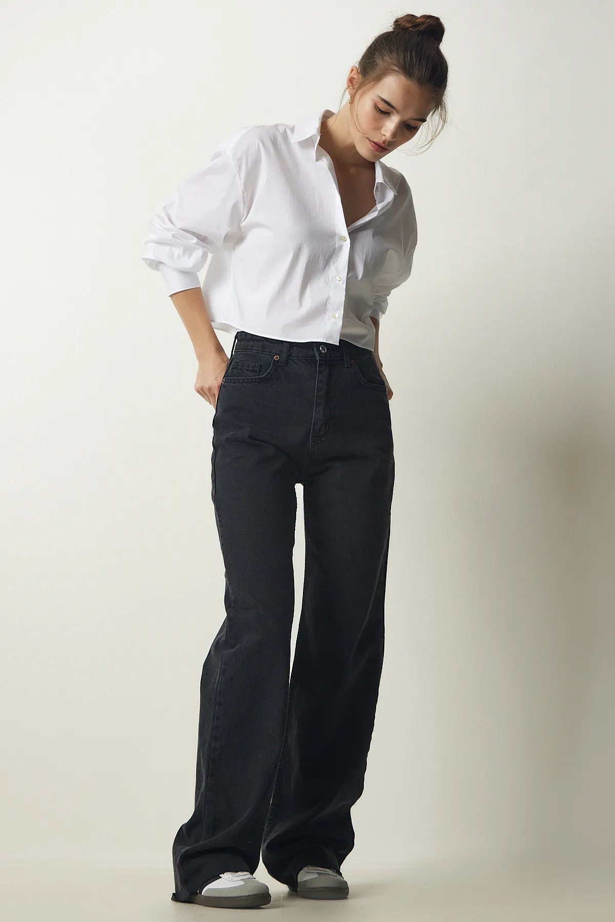 Happiness İstanbul  Schwarze Damen-Denimhose mit hohem Bund und geradem Bein CB00016