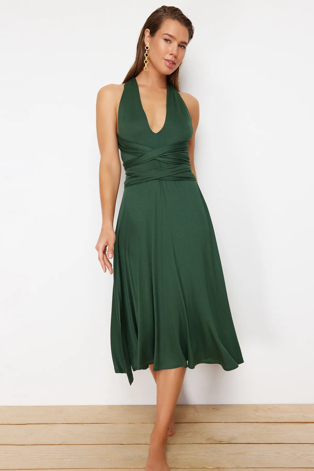 Trendyol Collection  Khakifarbenes, gestricktes Maxi-Strandkleid mit Gürtel TBESS21EL2992