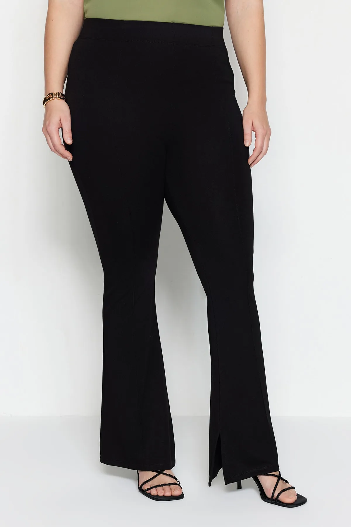 Trendyol Curve  Schwarze spanische Strickhose mit Beinschlitz TBBAW23AR00002