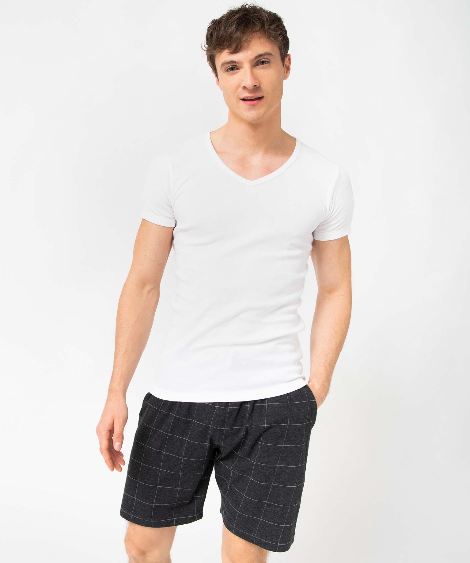 Tee-shirt homme à manches courtes et col V en coton biologi... blanc | GEMO
