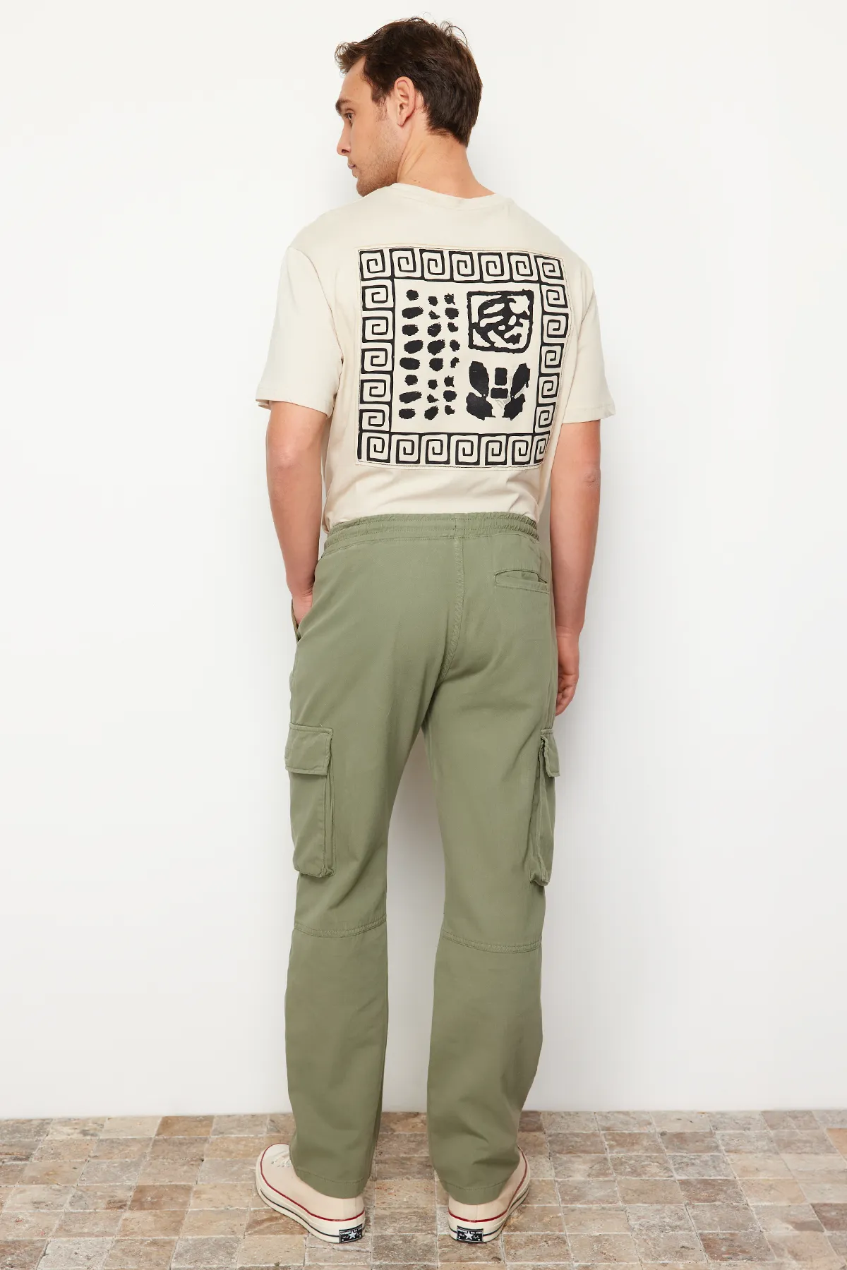 Trendyol Collection  Hellkhakifarbene Unisex-Hose mit Cargotaschen, reguläre Passform, TMNSS24PL00003