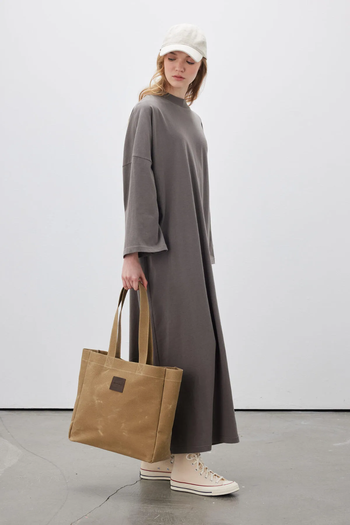 Manuka  Übergroßes langes bequemes Kleid Anthrazit