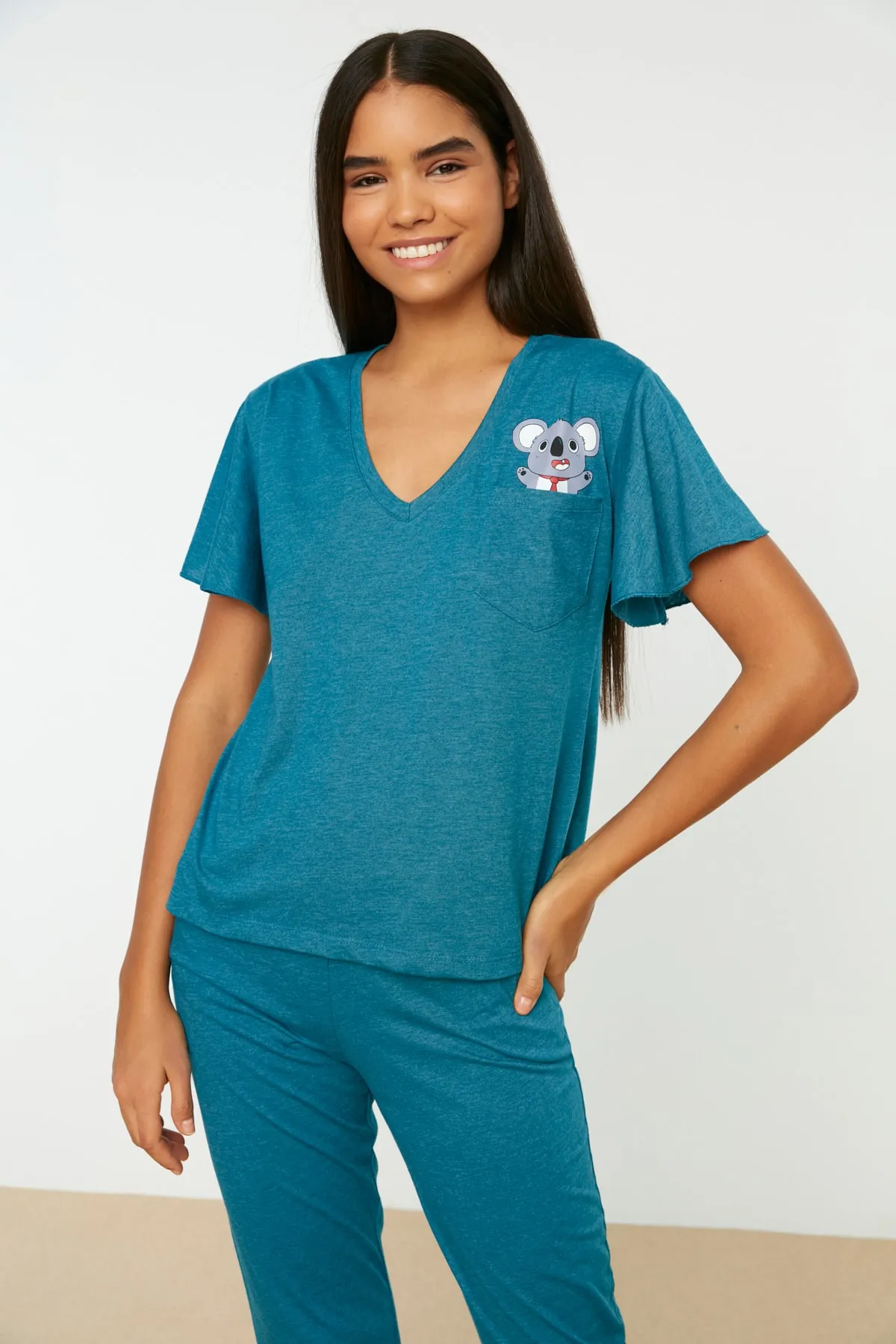 Trendyol Collection  Petrolfarbenes Pyjama-Set aus Baumwolle mit Koala-Print und Ärmeln sowie Schwungrad-Details THMSS20PT0172
