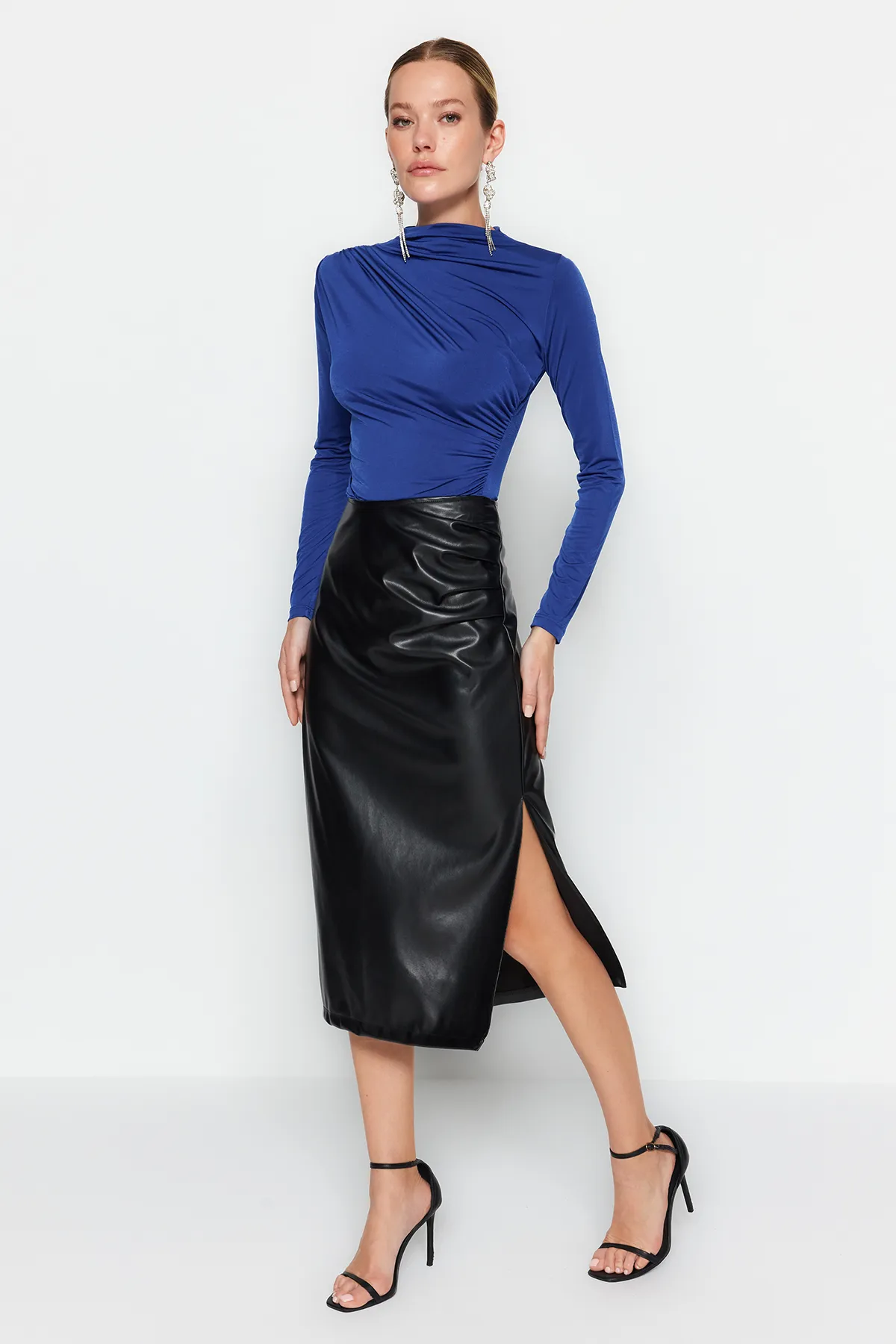 Trendyol Collection  Saks Body mit sitzendem Kragen und detailliertem Body TPRAW24BD00008