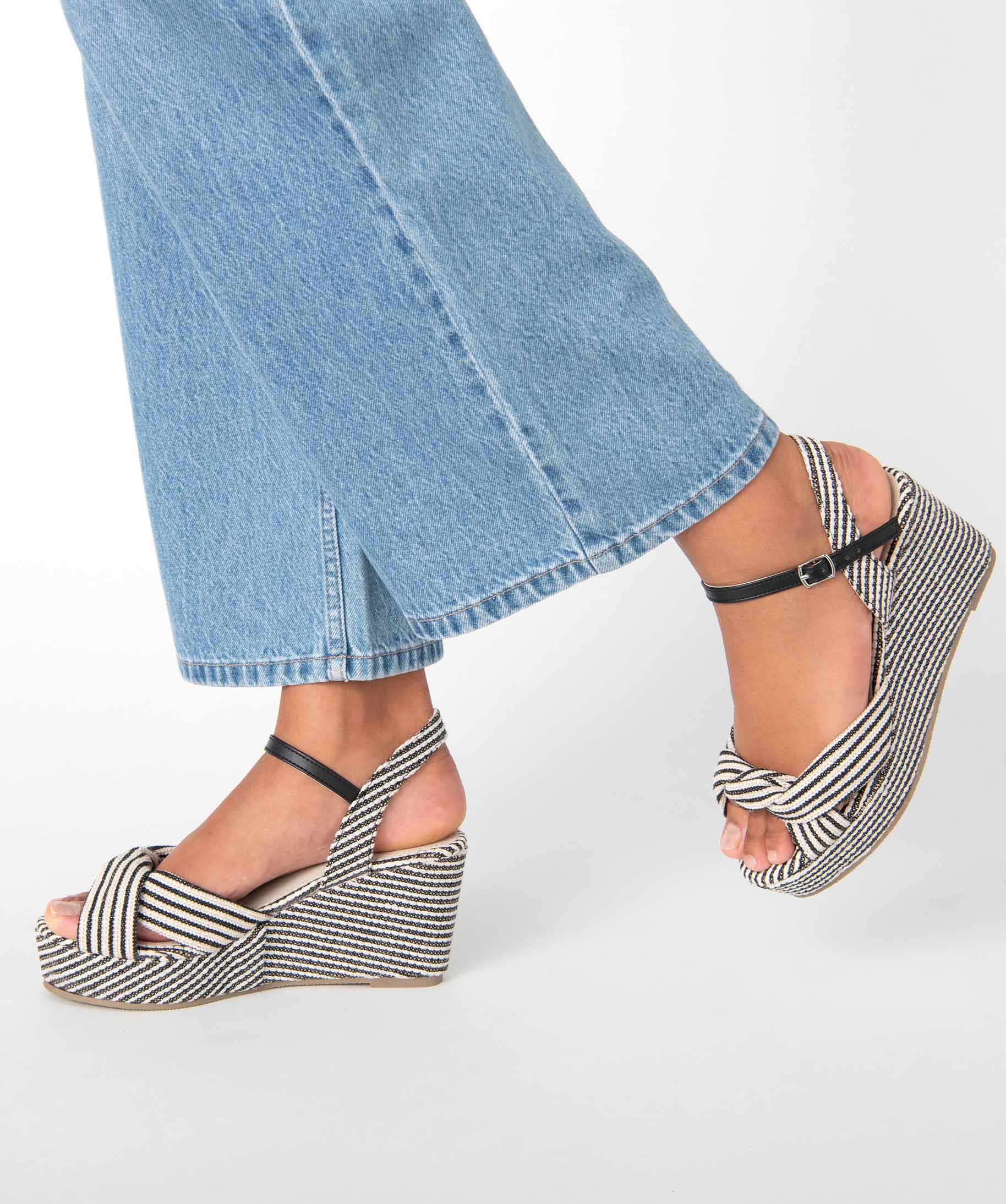 Sandales femme à talon compensé et dessus toile drapée noir | GEMO