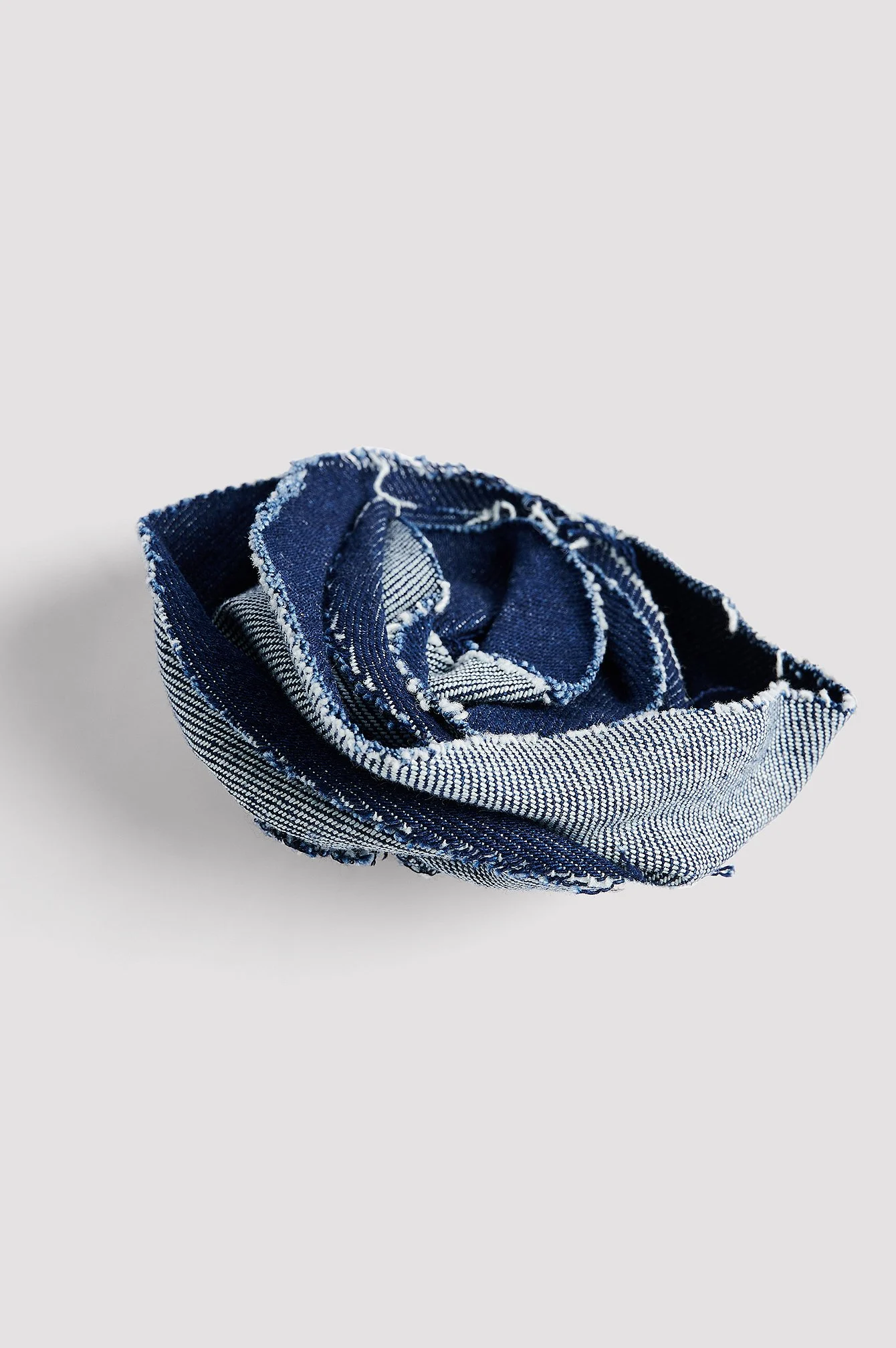 Denim brosche