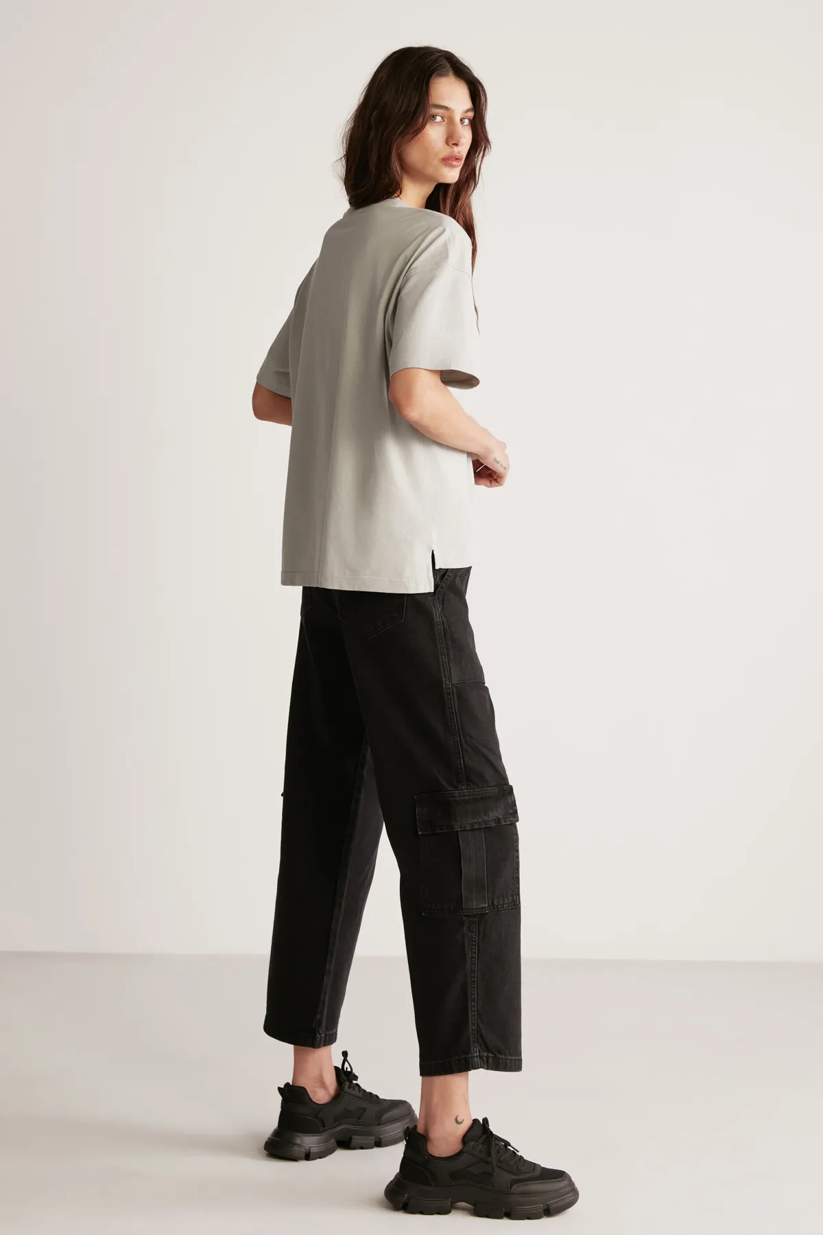 GRIMELANGE  Jemmy Damen-T-Shirt mit entspannter Passform und Rundhalsausschnitt aus 100 % Baumwolle in Hellgrau