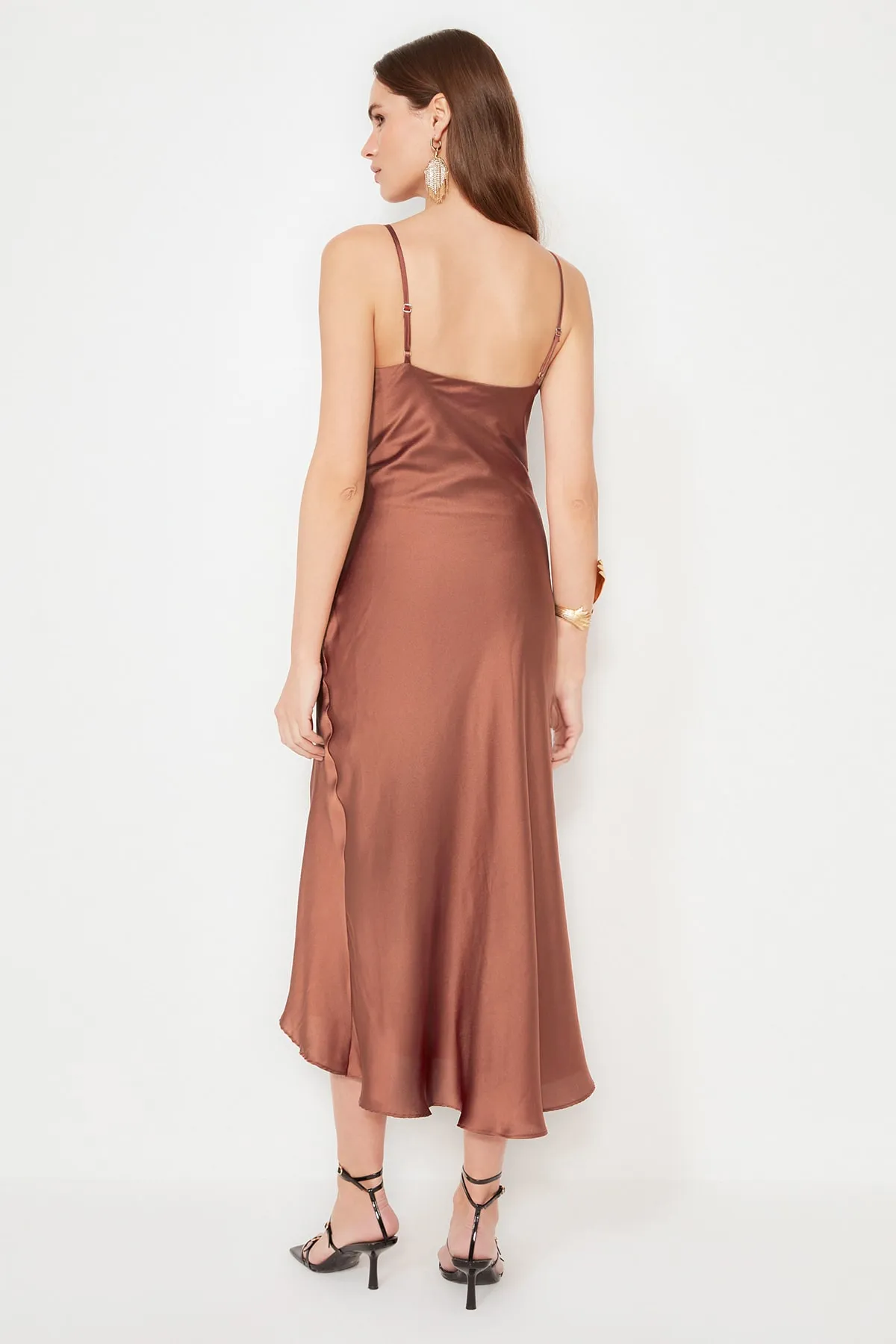 Trendyol Collection  Elegantes Abendkleid aus gewebtem Satin mit Zimtfutter TPRSS19BB0058