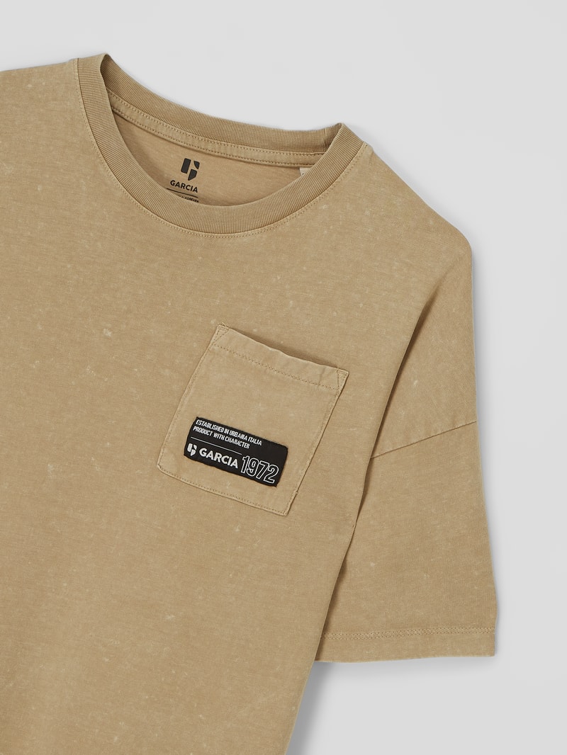 T-Shirt mit Message in sand