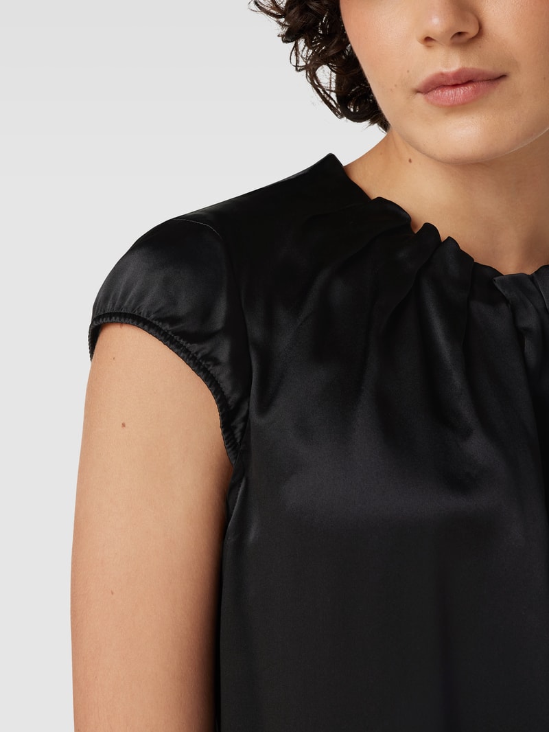 Blusenshirt aus Seide mit Rundhalsausschnitt in schwarz