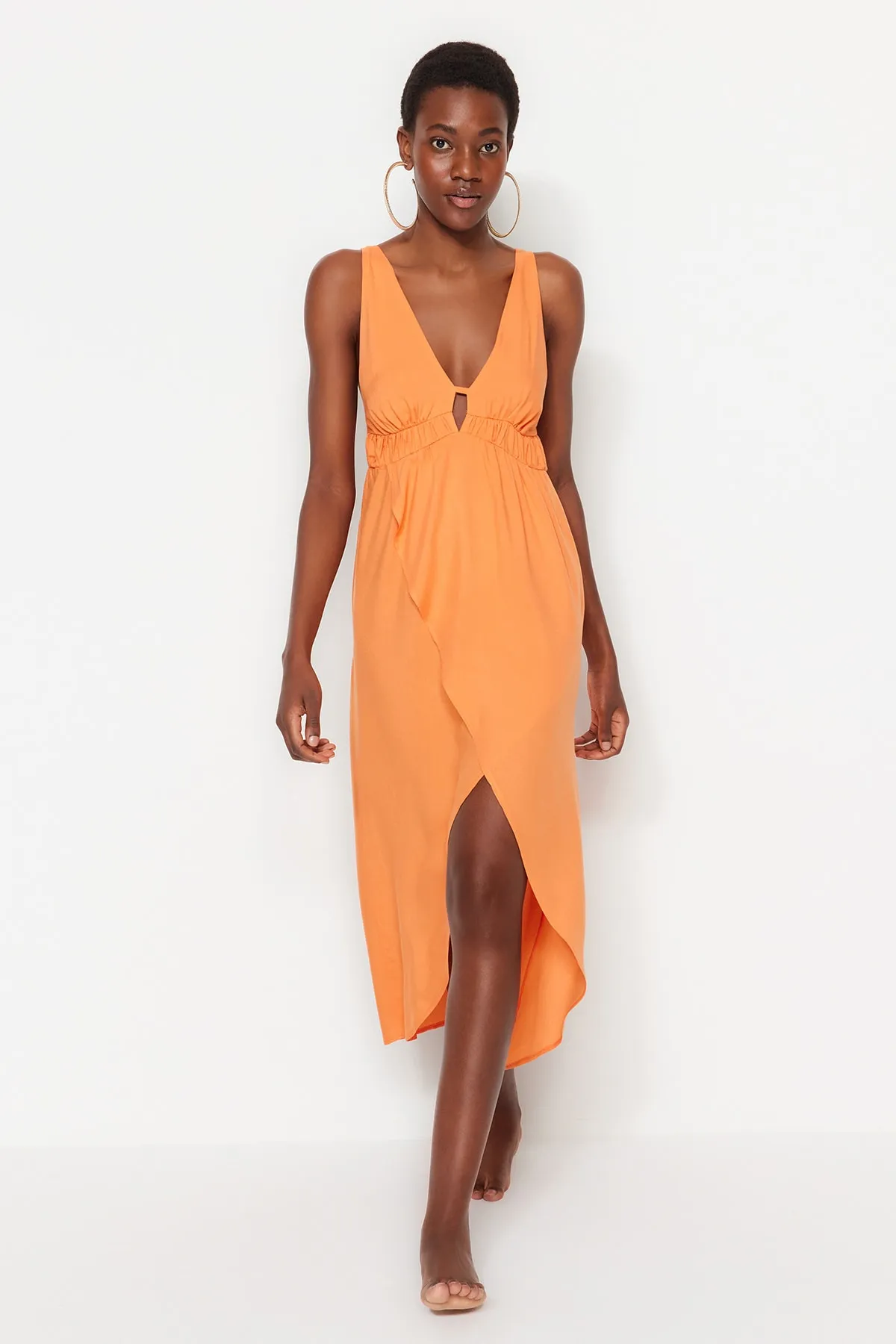 Trendyol Collection  Orangefarbenes, gerafftes Midi-Strandkleid aus Webstoff TBESS23EL00130
