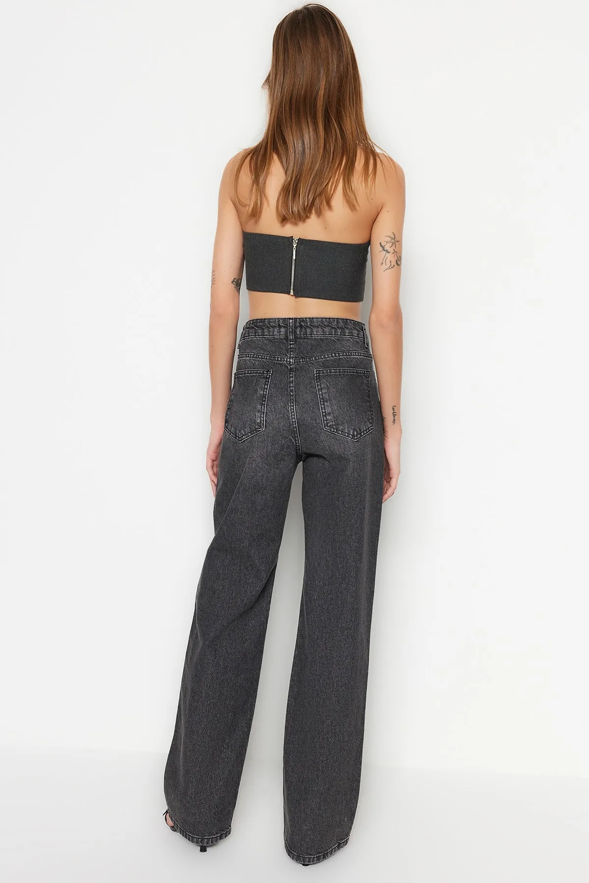 Trendyol Collection  Schwarze Jeans mit niedriger Taille und weitem Bein TWOSS23JE00088