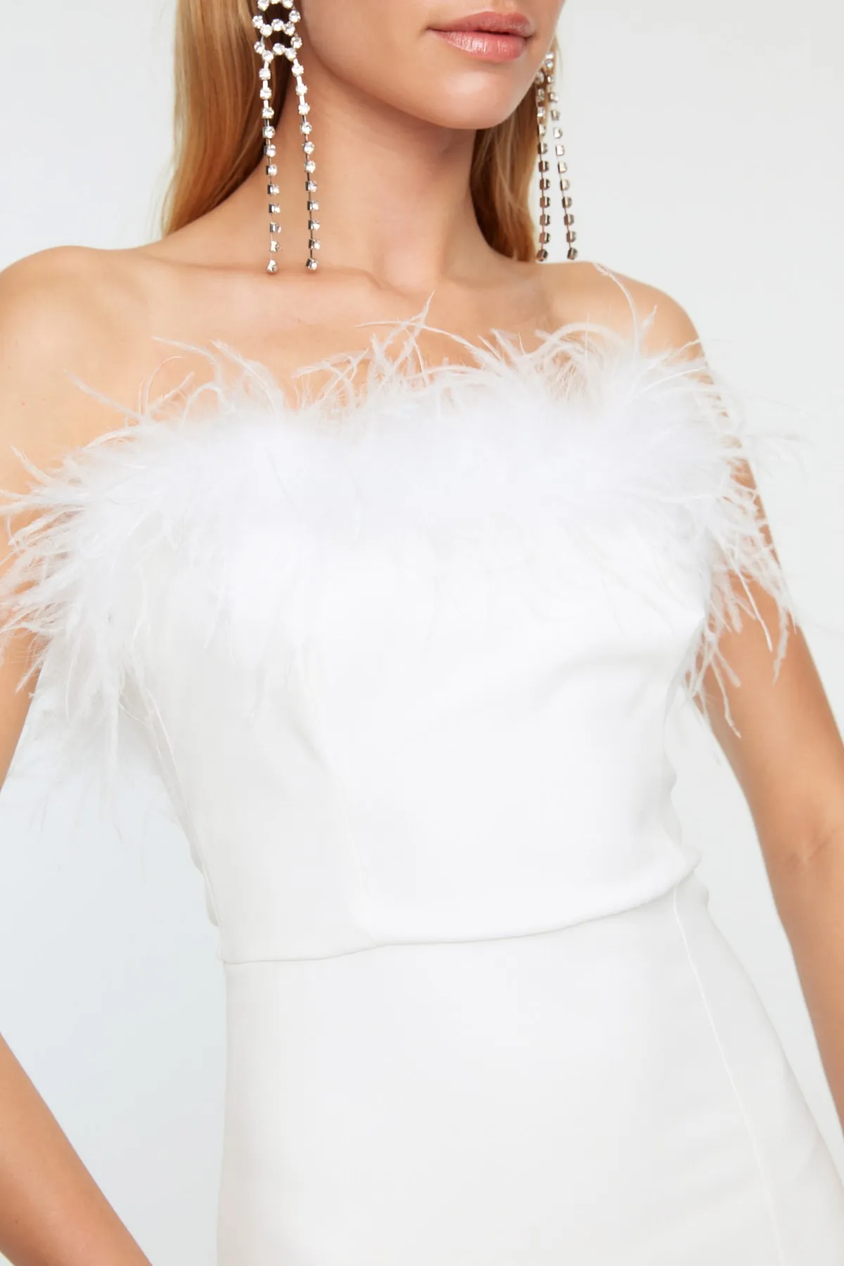 Trendyol Collection  Ecrufarbenes, figurbetontes, gefüttertes, gewebtes Otrish-Hochzeits-/Nikah-langes Abendkleid TPRSS22AE0095