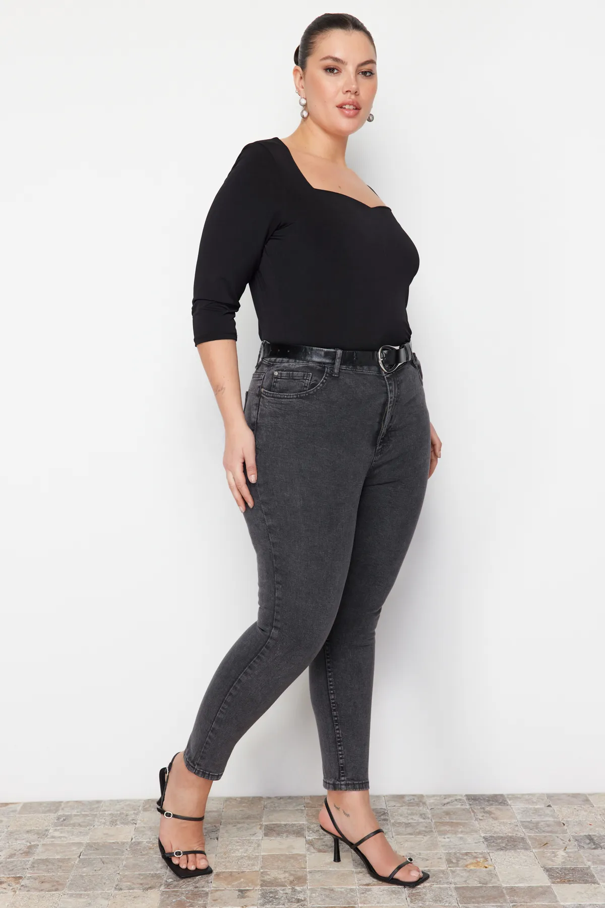 Trendyol Curve  Graue, dehnbare Skinny-Jeans mit hoher Taille TBBSS22JE00007