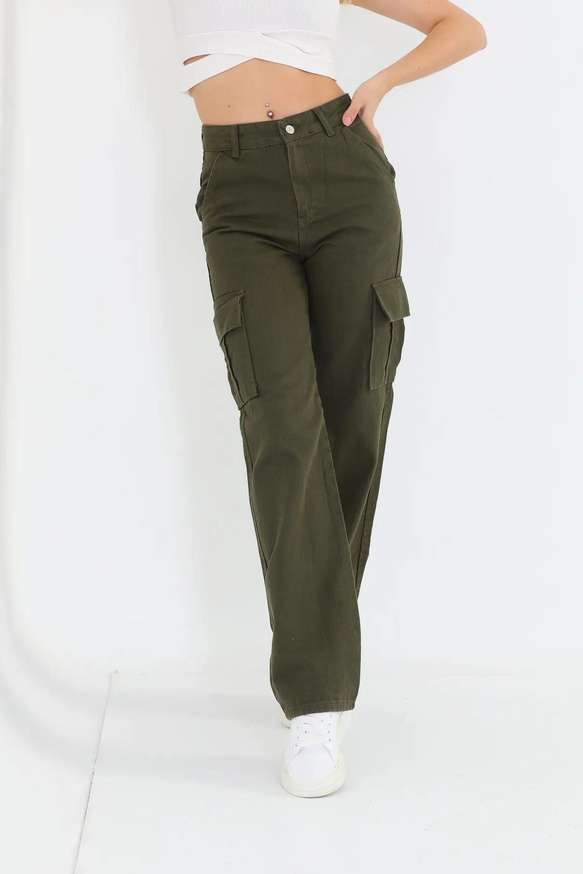 BİKELİFE  Khakifarbene Cargohose für Damen mit hoher Taille und weitem Bein
