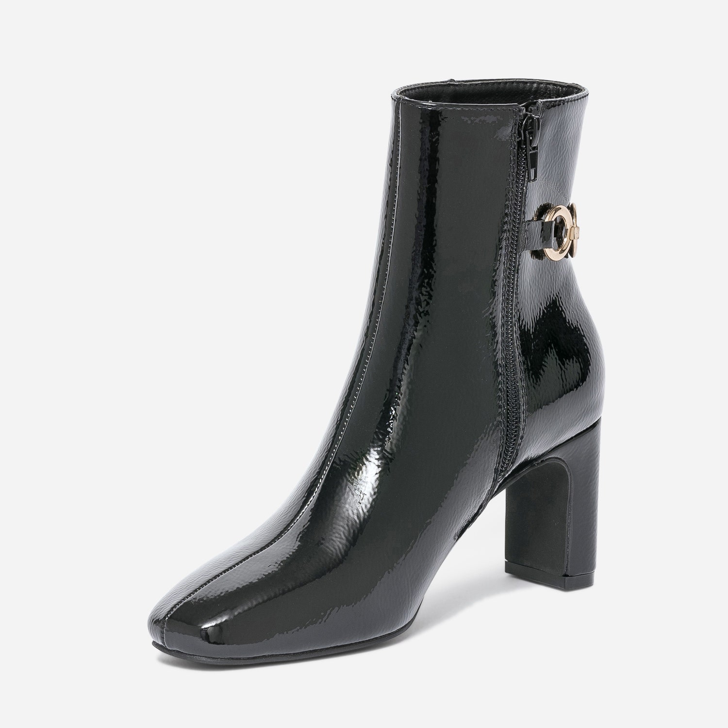 Boots noir verni avec chaîne-anneaux