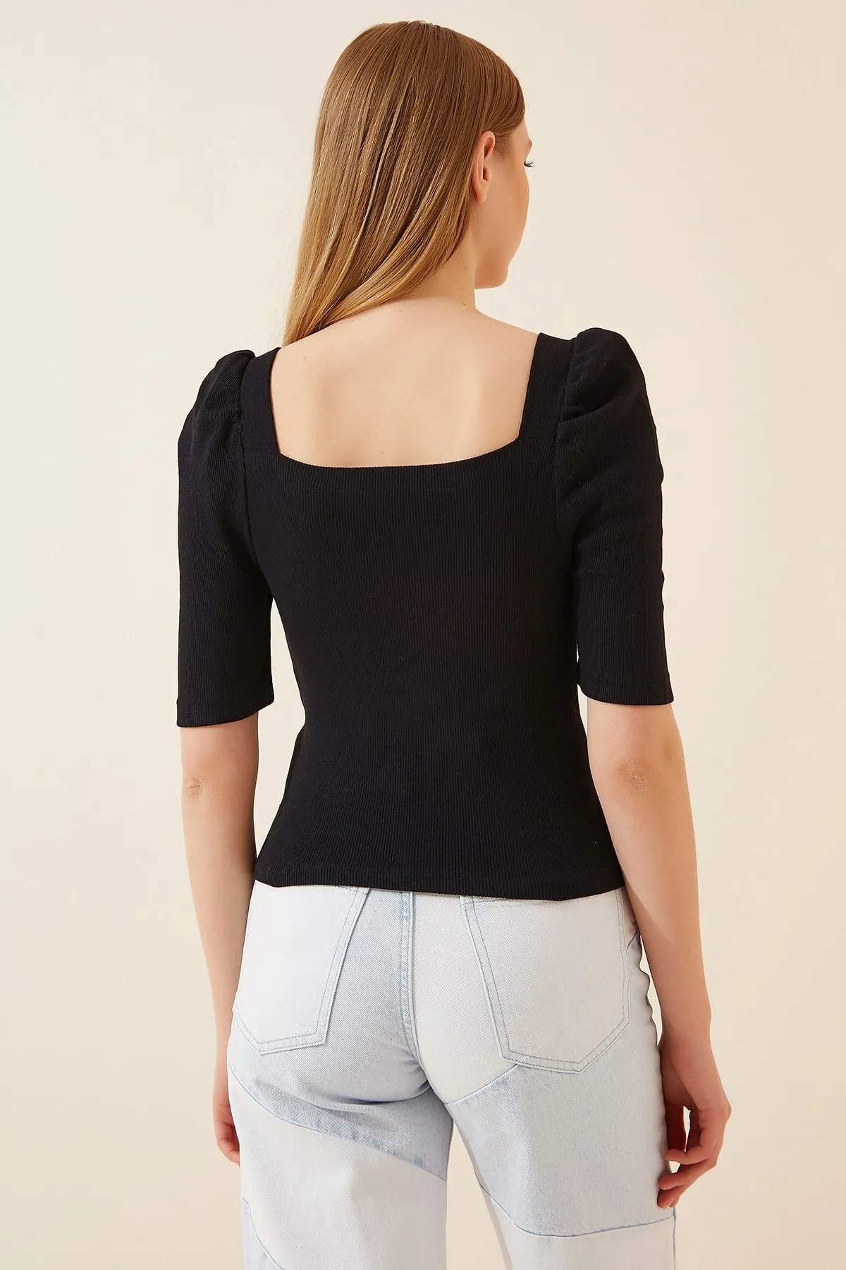Happiness İstanbul  Schwarze gerippte Crop-Bluse mit quadratischem Ausschnitt für Damen GT00007