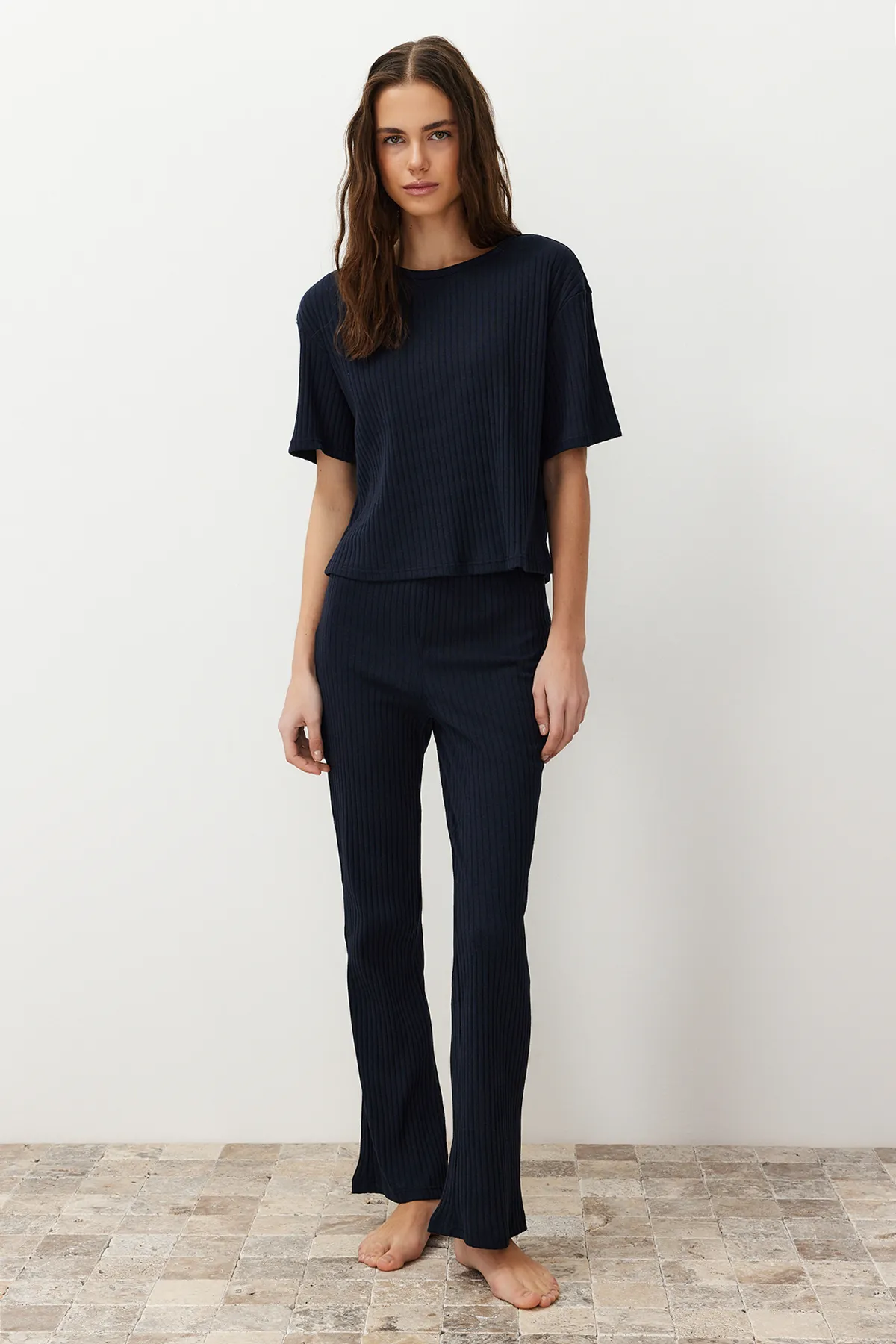 Trendyol Collection  Marineblauer Slogan-bedruckter, detaillierter Gummi-T-Shirt-Hose-Strickpyjama aus schnurgebundener Baumwolle THMSS21PT1016