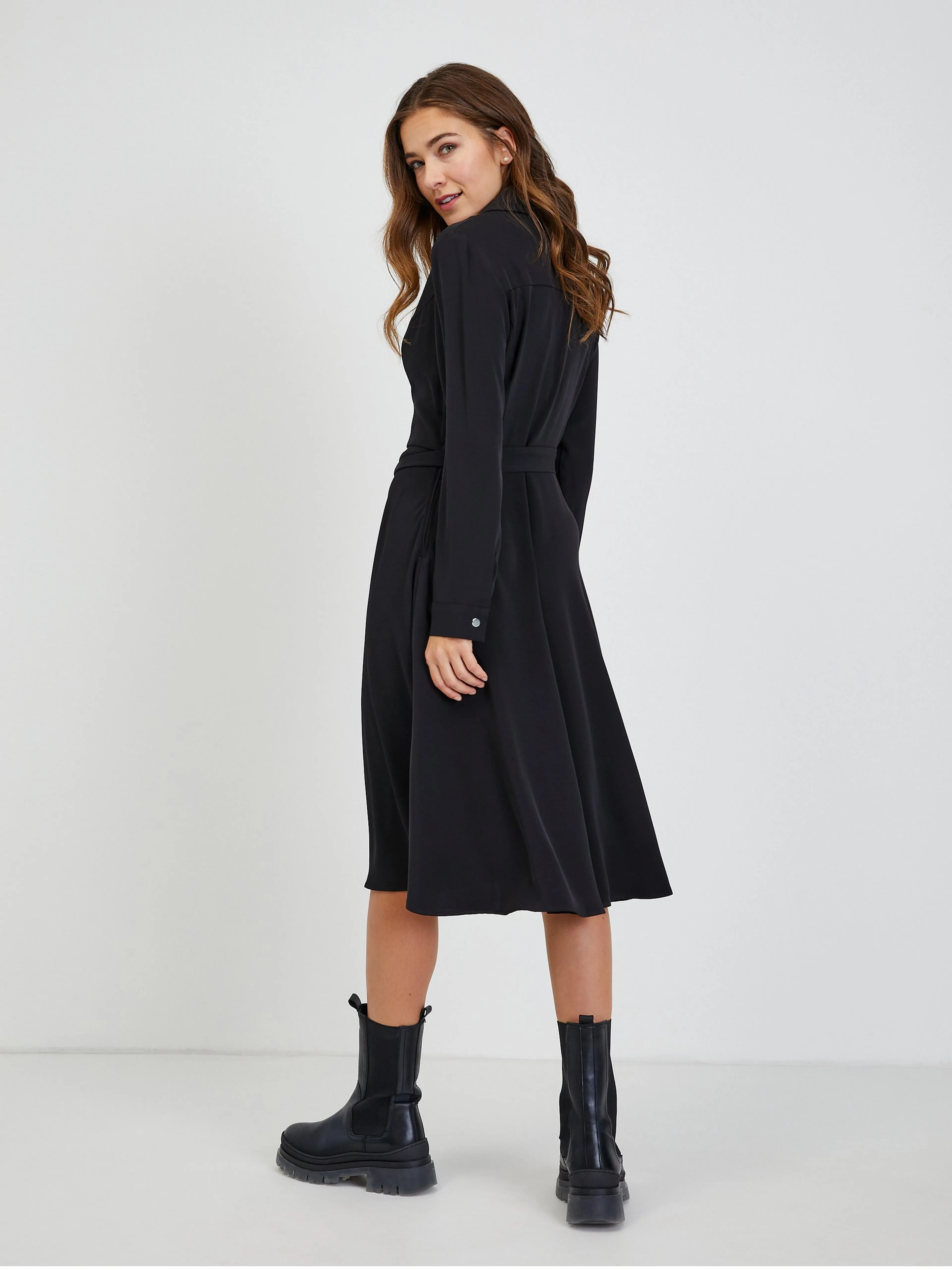 Schwarzes Damenkleid mit Bindung ORSAY
