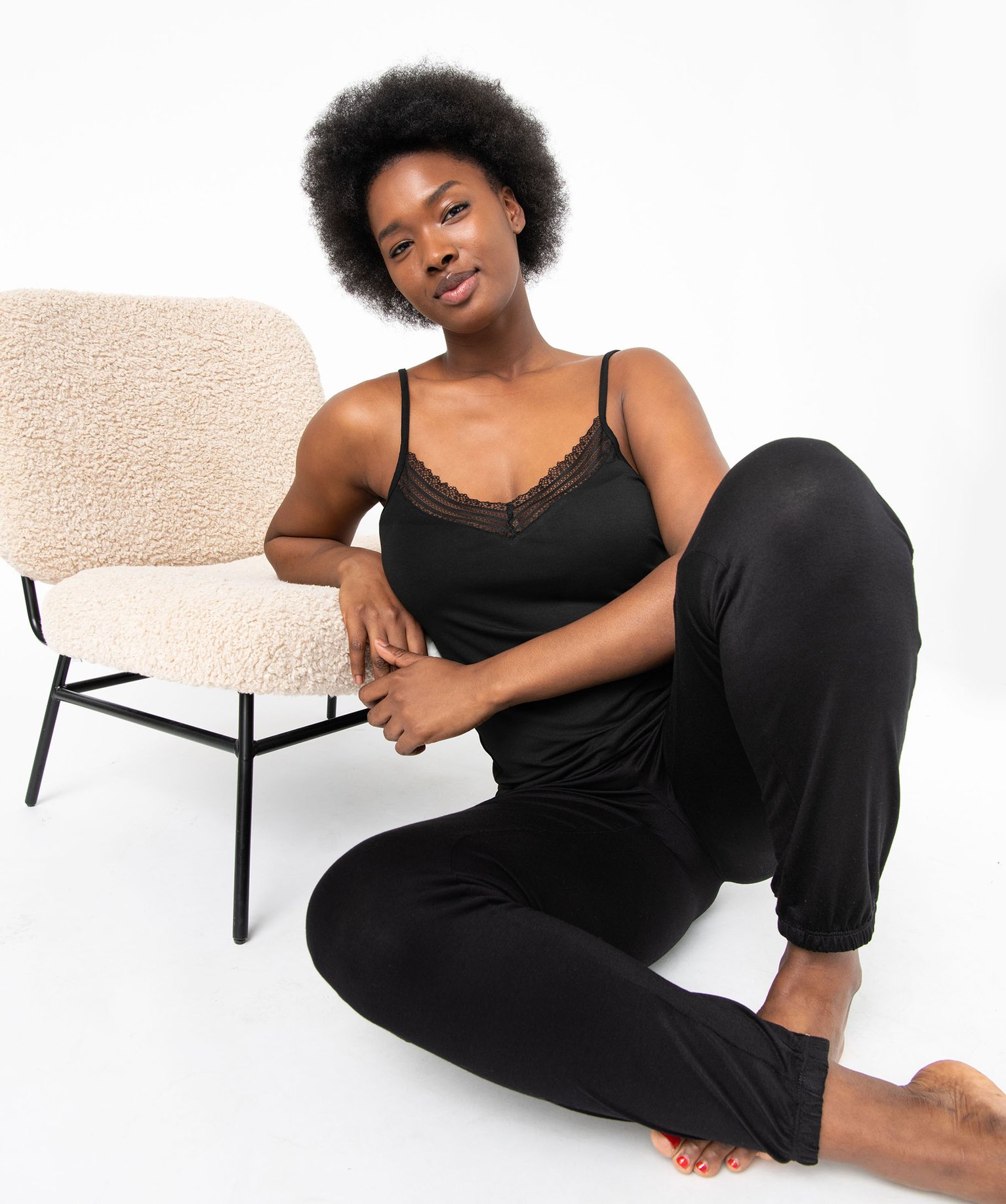 Haut de pyjama femme à fines bretelles et dentelle noir | GEMO