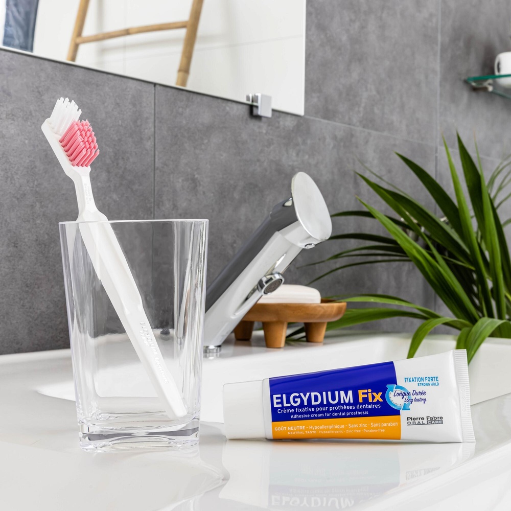 Oral Care Elgydium Fix - Crème fixative pour prothèse dentaire Fixation forte 45g Crème fixative
