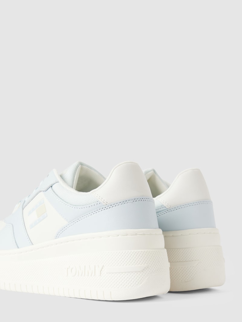 Sneaker mit Schnürverschluss in hellblau
