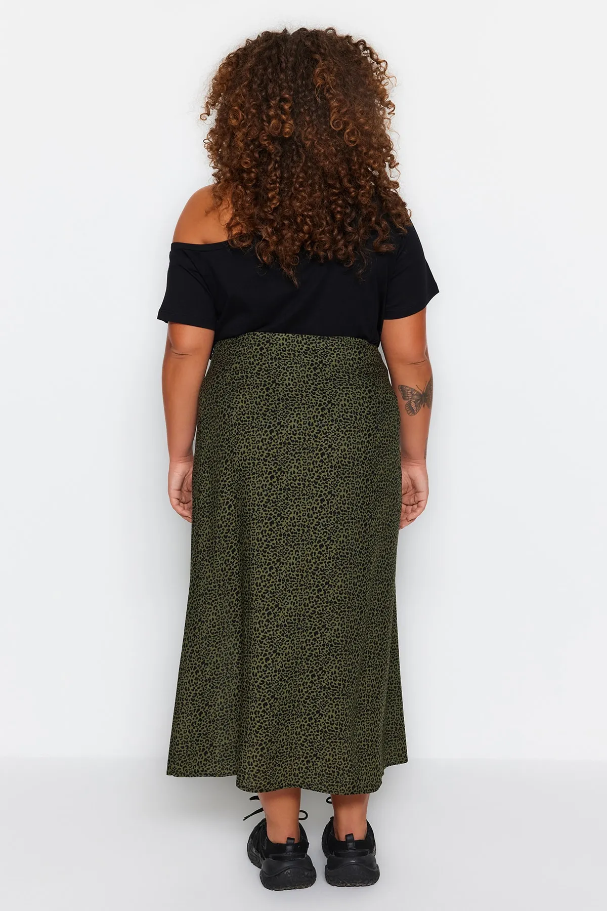 Trendyol Curve  Khakifarbener A-Linien-Rock mit Animal-Print und normaler Taille TBBAW23AZ00032