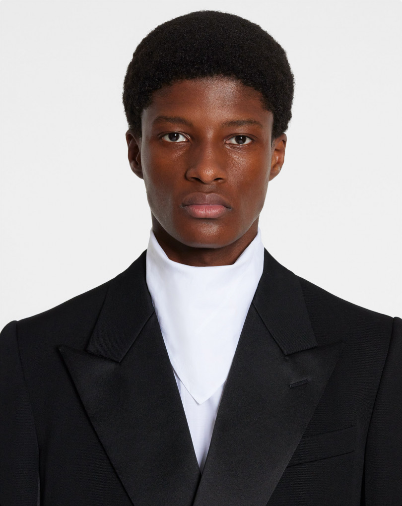 VESTE DE SMOKING À DOUBLE BOUTONNAGE AVEC PANNEAUX CONTRASTÉS