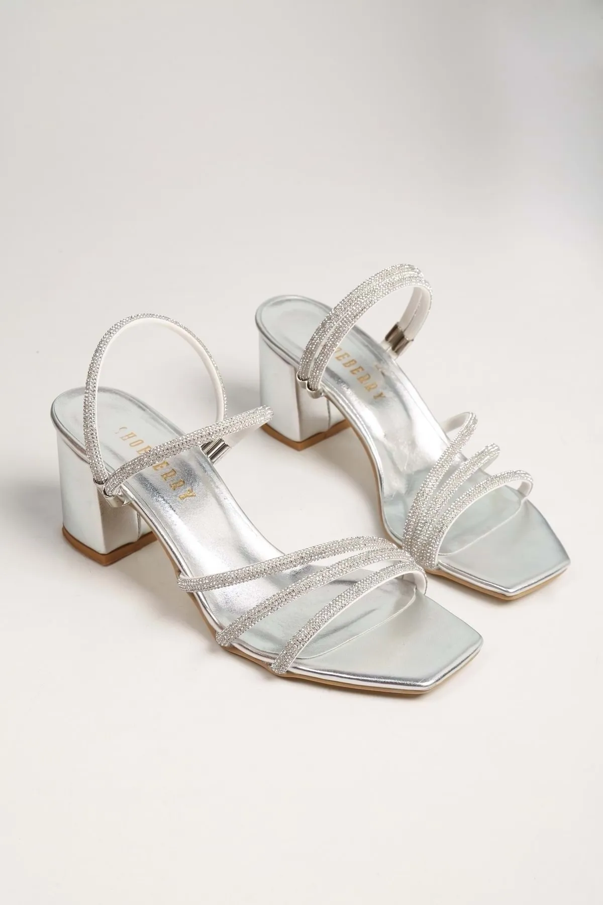 Shoeberry  Damen-Hausschuhe und -Schuhe mit Absatz in Surry-Silber-Metallic-Stein