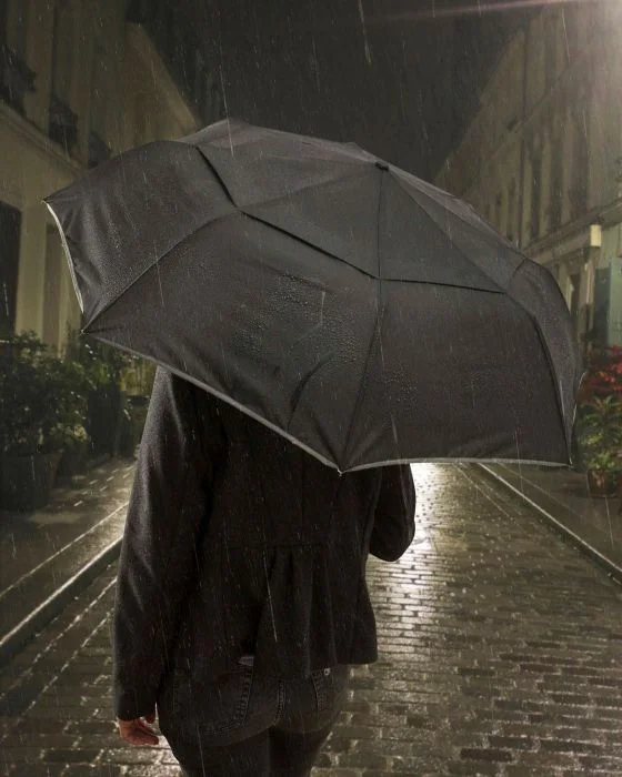 Parapluie réfléchissant spécial tempête.