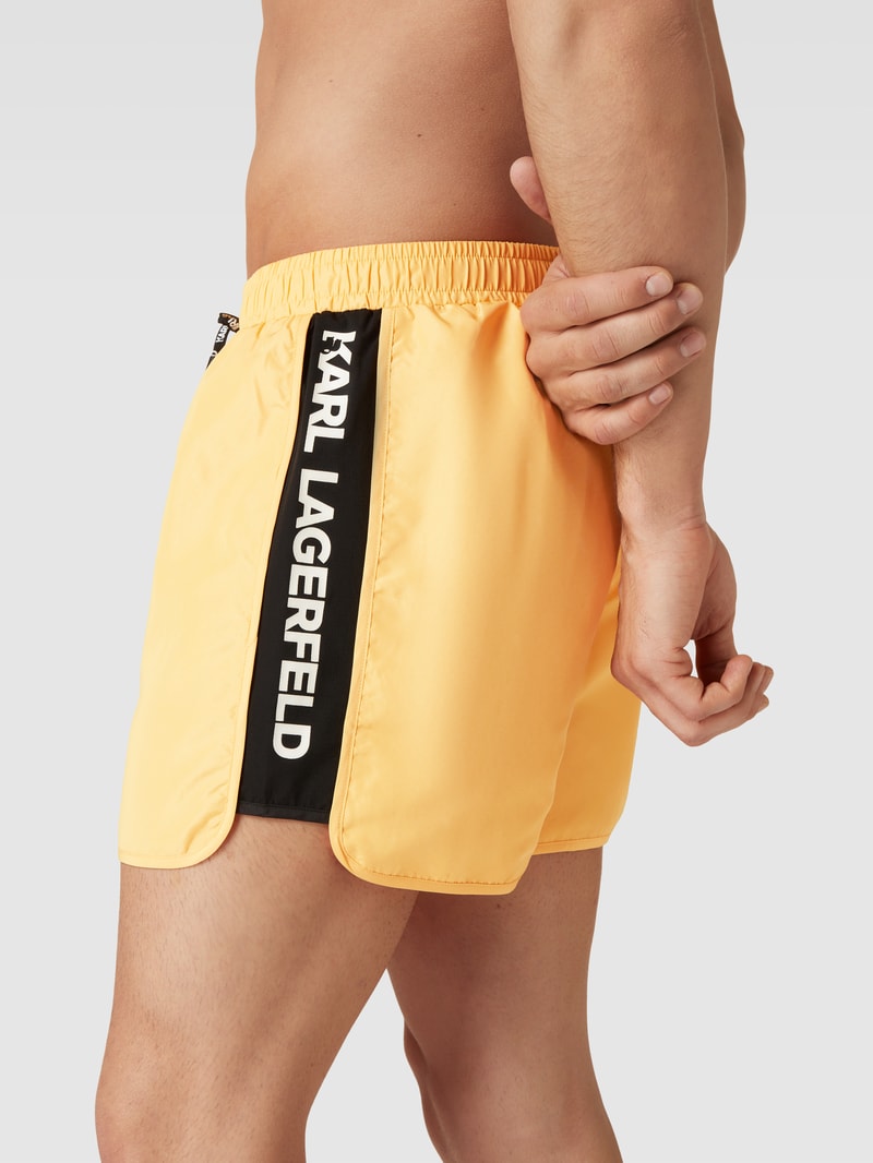 Badehose mit Logo-Print in gelb