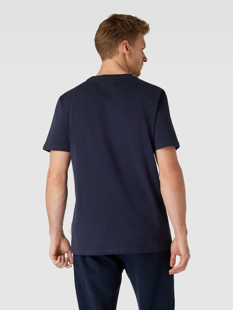 T-Shirt in unifarbenem Design Modell 'MAARKOS' in marineblau