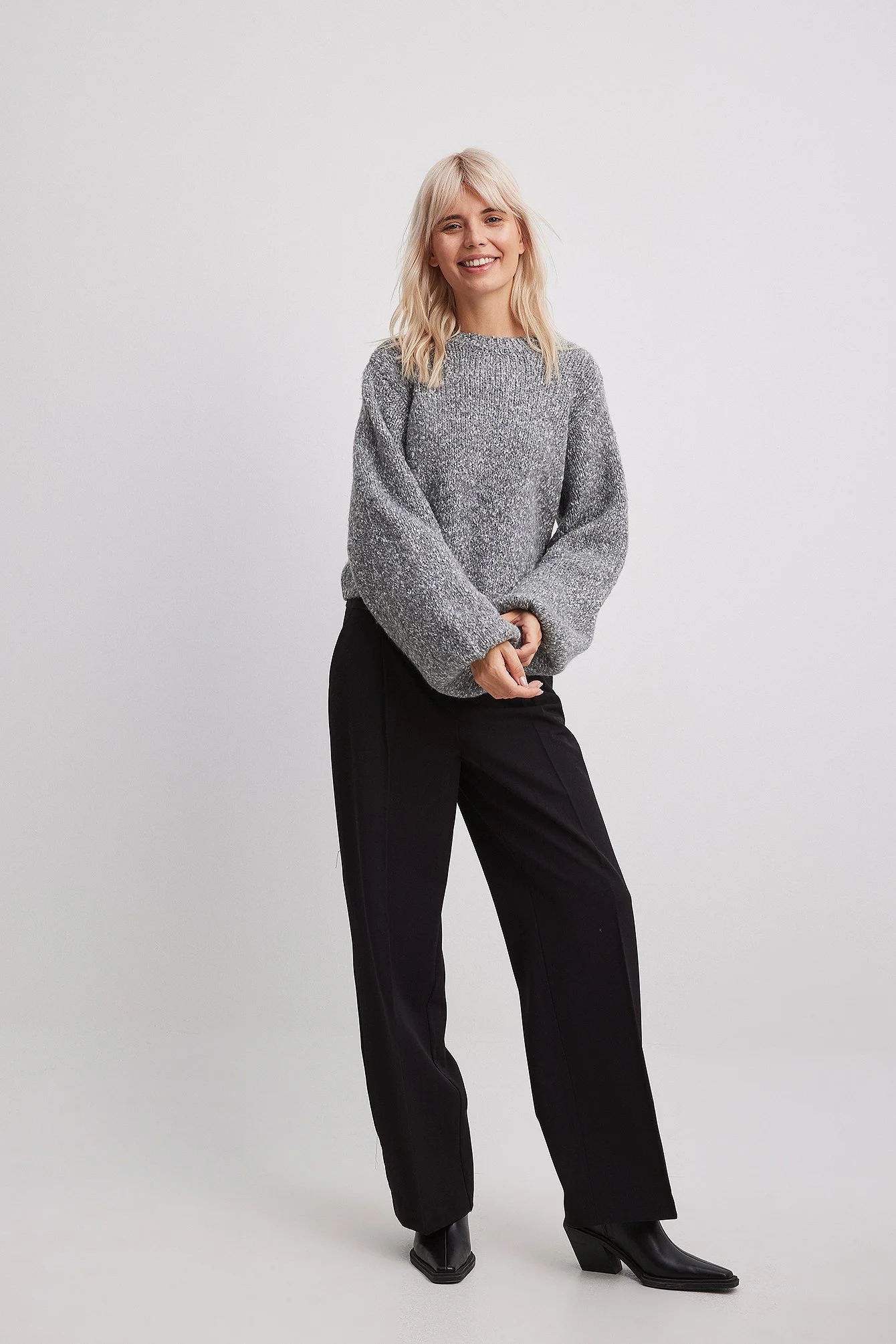 Gestrickter Pullover mit offenem Rücken