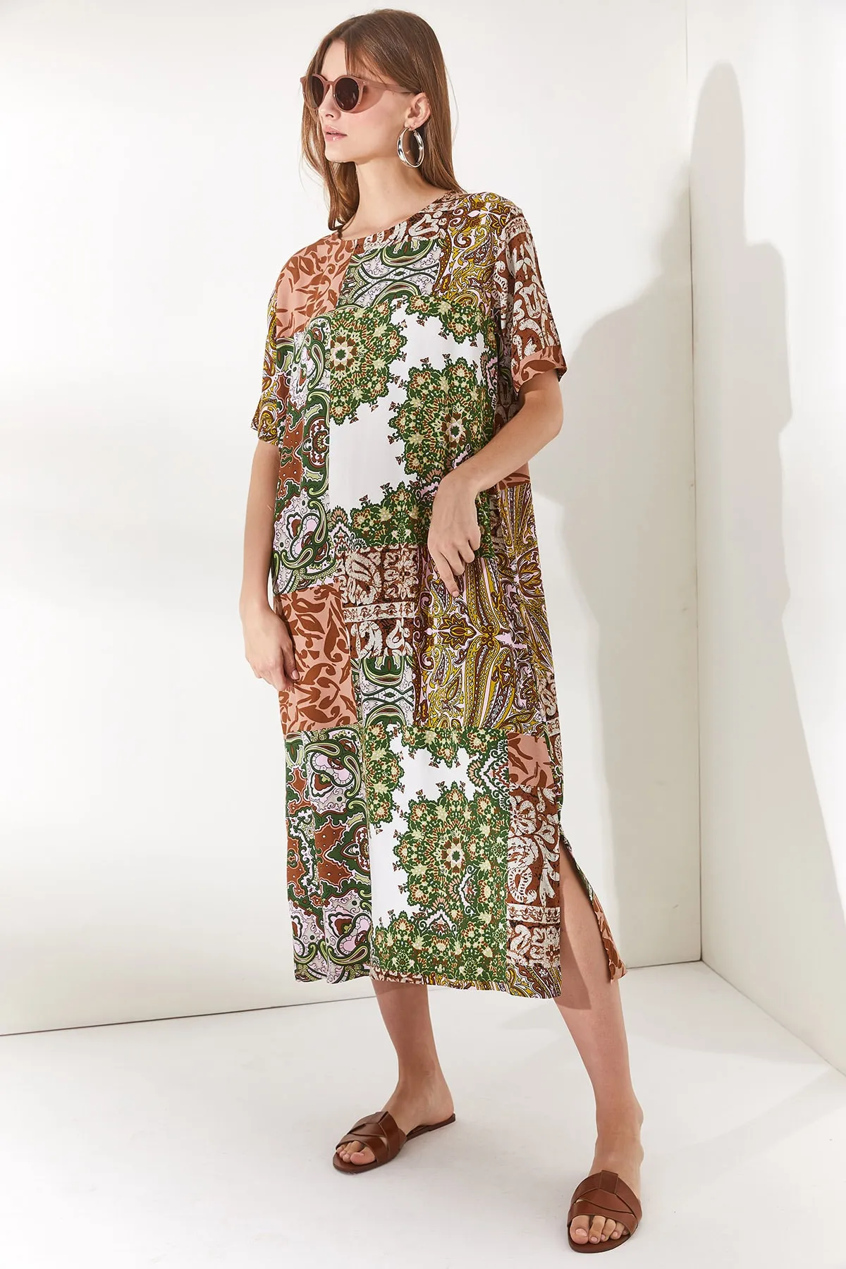 Olalook  Damen-Patch-Mehrfarbiges, seitlich geschlitztes Oversize-Baumwollkleid ELB-19001880