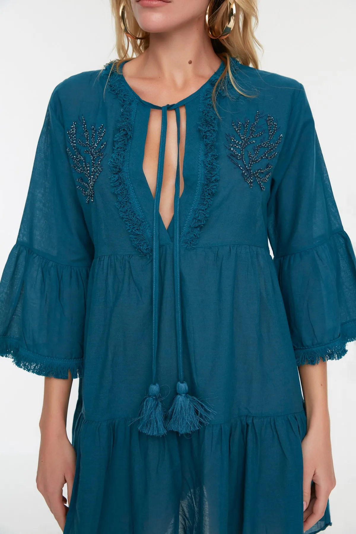 Trendyol Collection  Dunkelblaues, mit Perlen besticktes Voile-Strandkleid TBESS21EL1351
