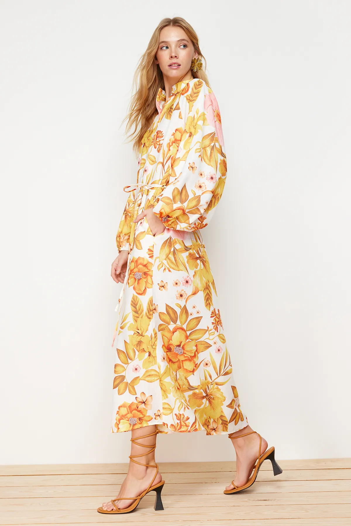 Trendyol Modest  Ecrufarbenes, gewebtes Hemdblusenkleid in Leinenoptik TCTSS24EB00106
