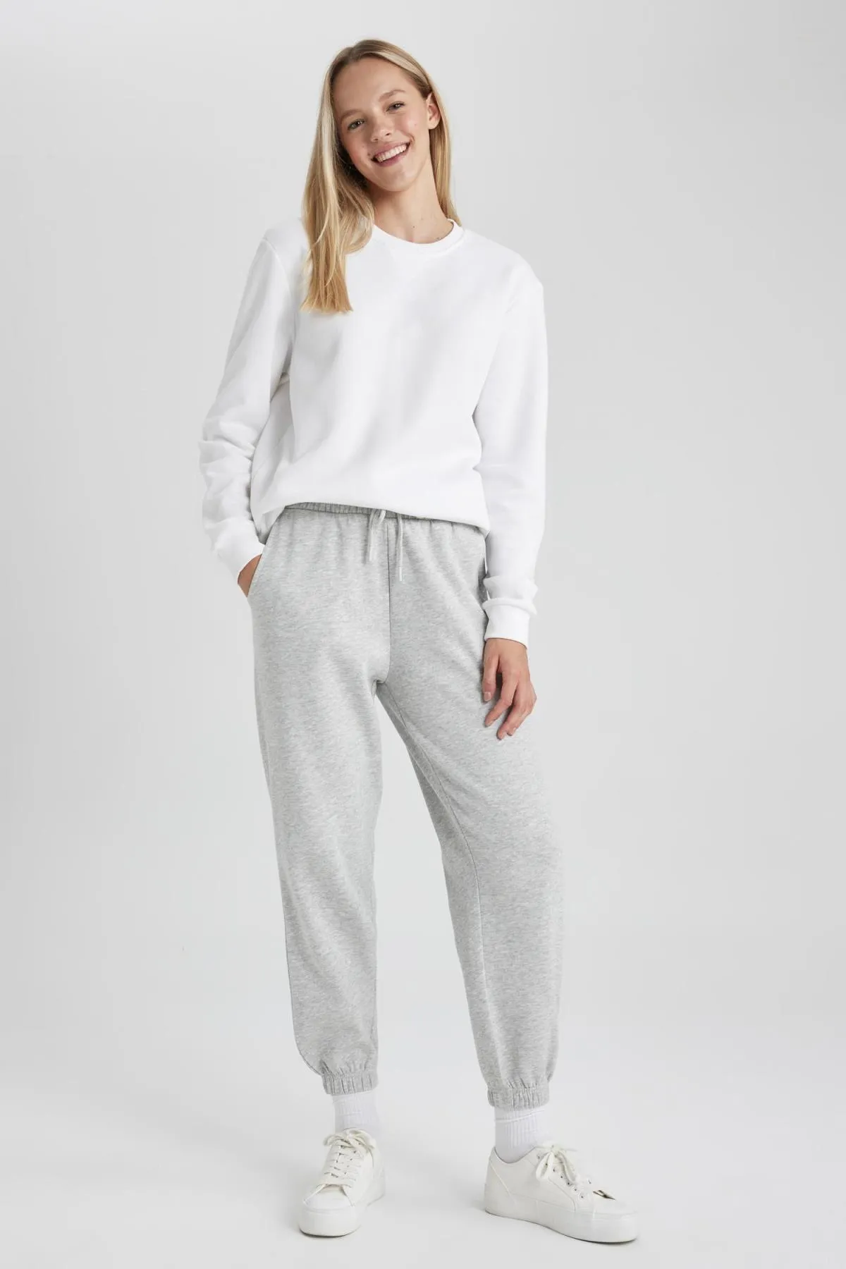 DeFacto  Jogger Standard-Passform, flexible, gebänderte Beine, dicker Stoff, lange Jogginghose S7370az23wn