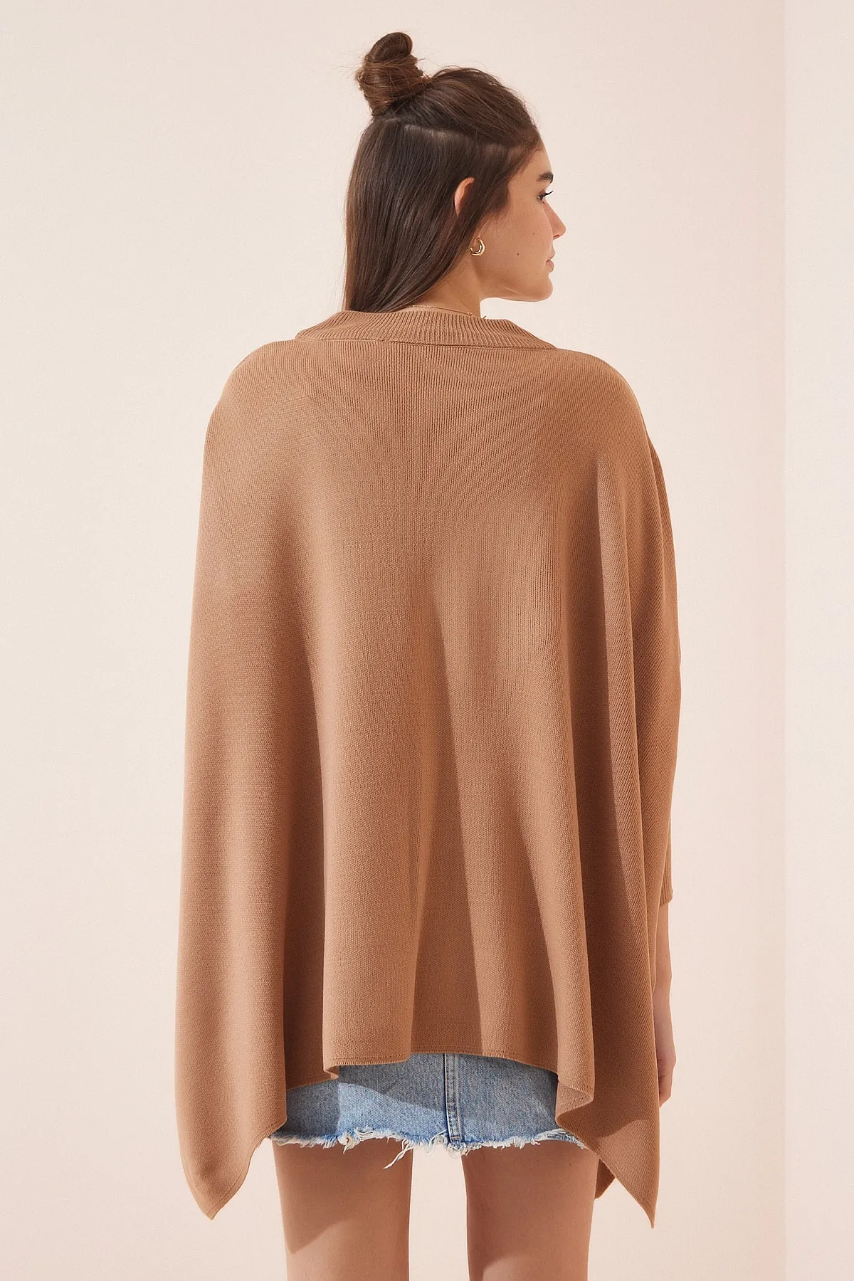 Happiness İstanbul  Übergroßes Poncho-Sweatshirt mit seitlichem Schlitz in Keksform für Damen YY00005